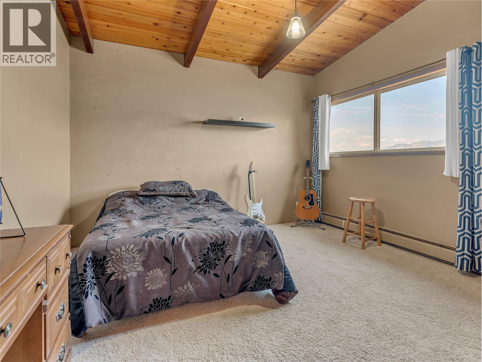 9402 Front Bench Road, Summerland, BC - Indoor Photo Showing Bedroom