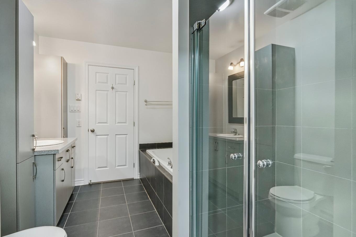 Salle de bains - 312-100 Rue Cartier, Saint-Lambert, QC - Indoor Photo Showing Bathroom