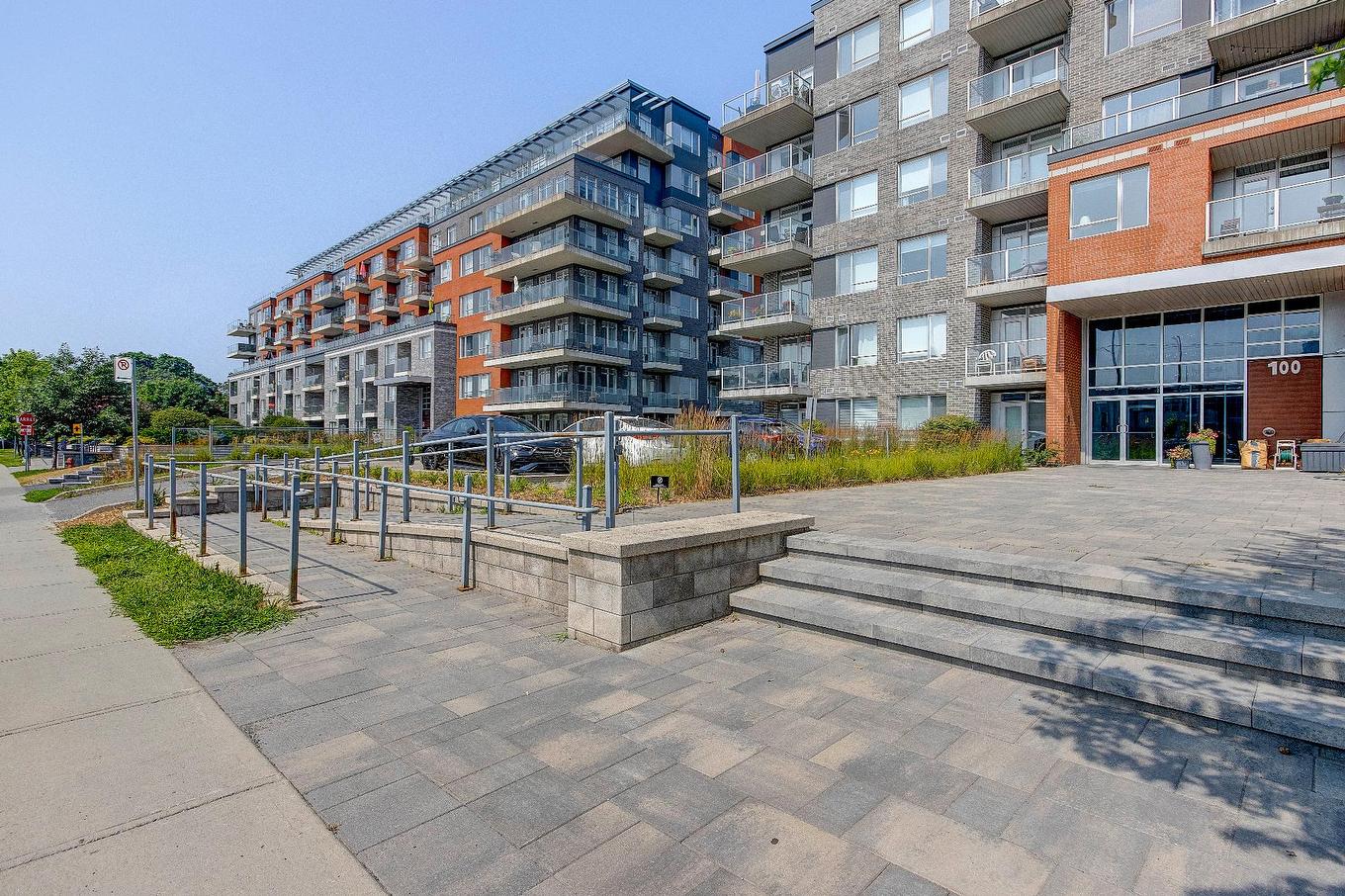 Entrée extérieure - 312-100 Rue Cartier, Saint-Lambert, QC - Outdoor With Facade