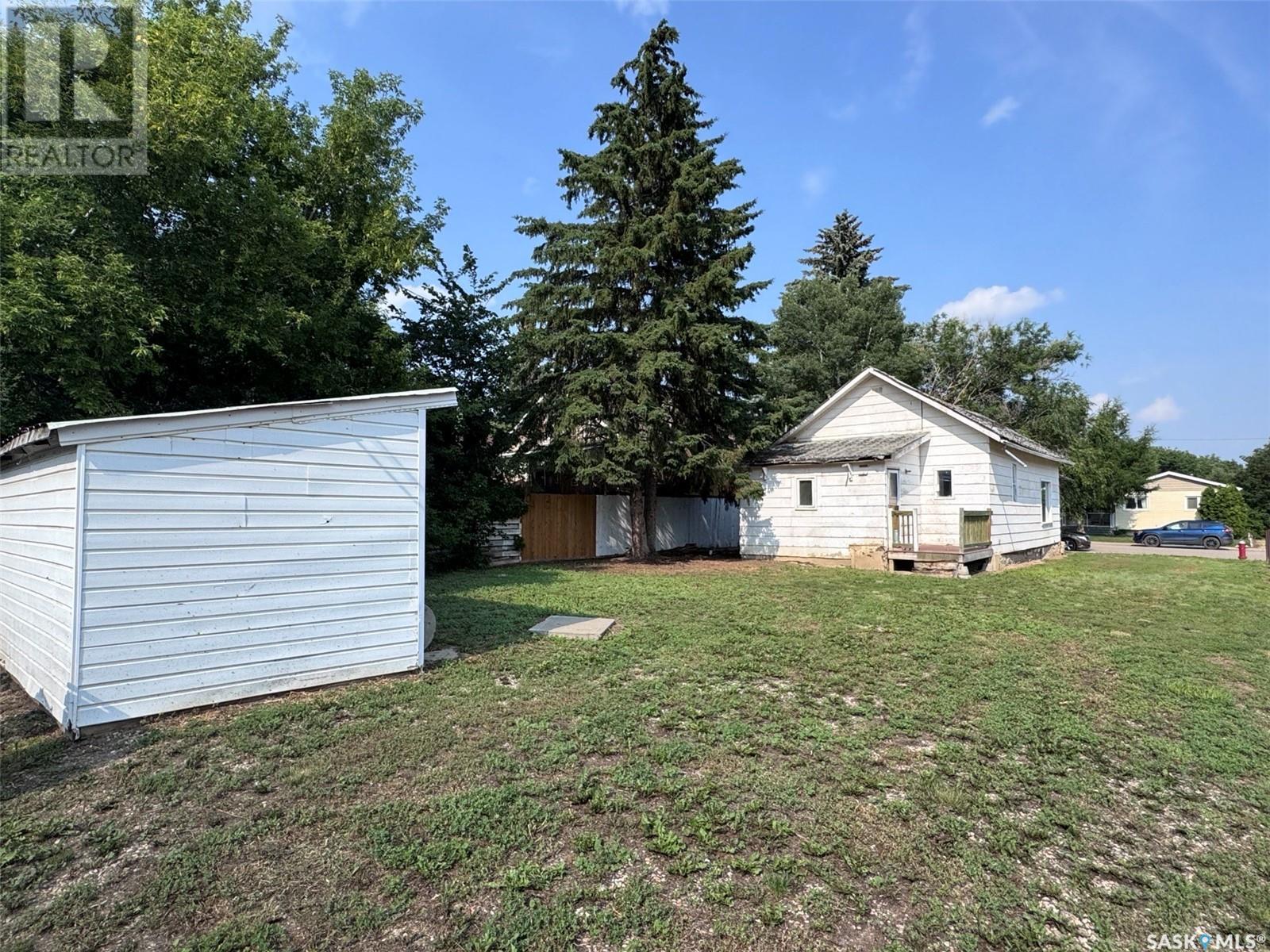 1044 7Th Avenue Nw, Moose Jaw, SK - Outdoor