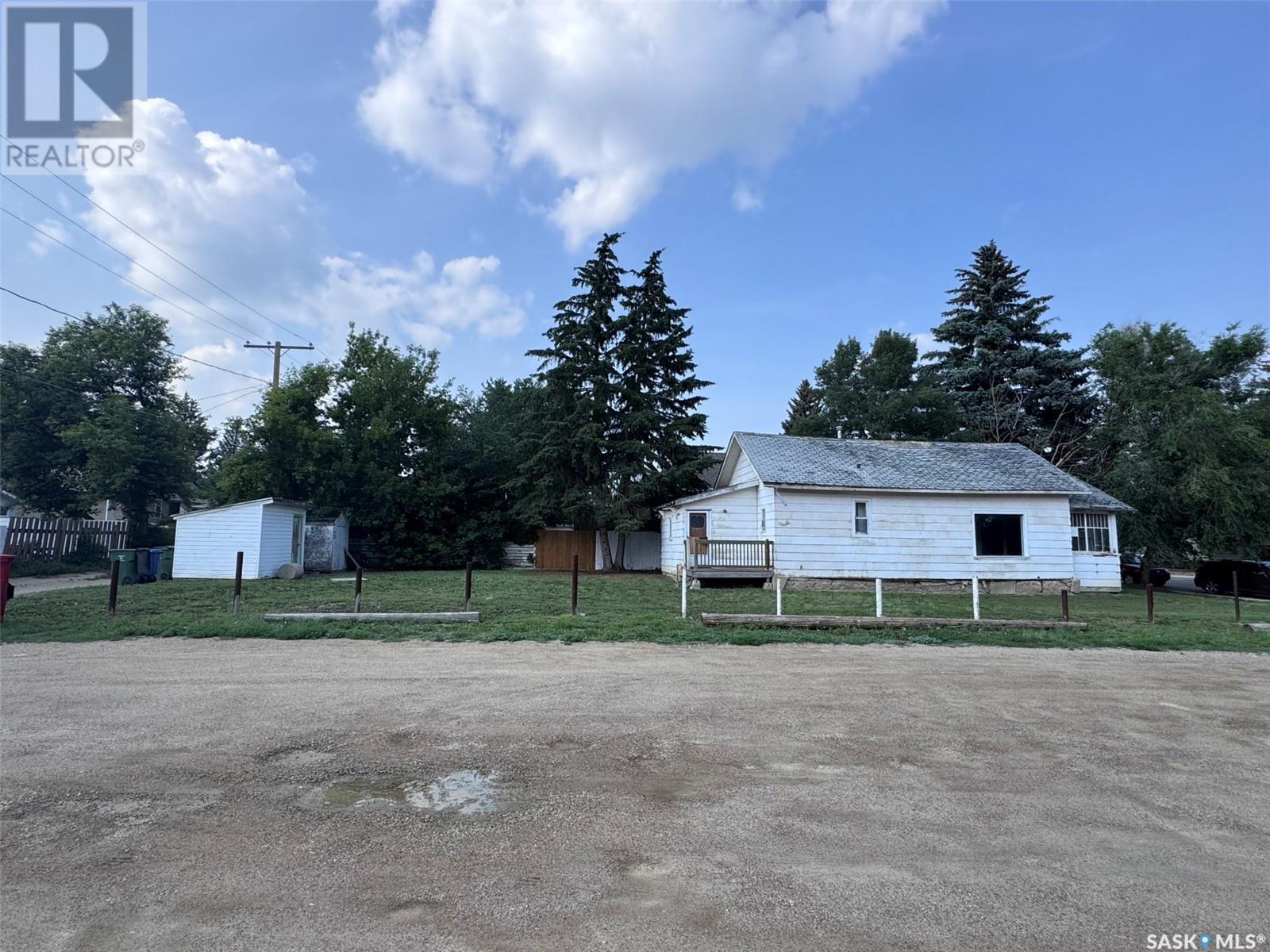 1044 7Th Avenue Nw, Moose Jaw, SK - Outdoor
