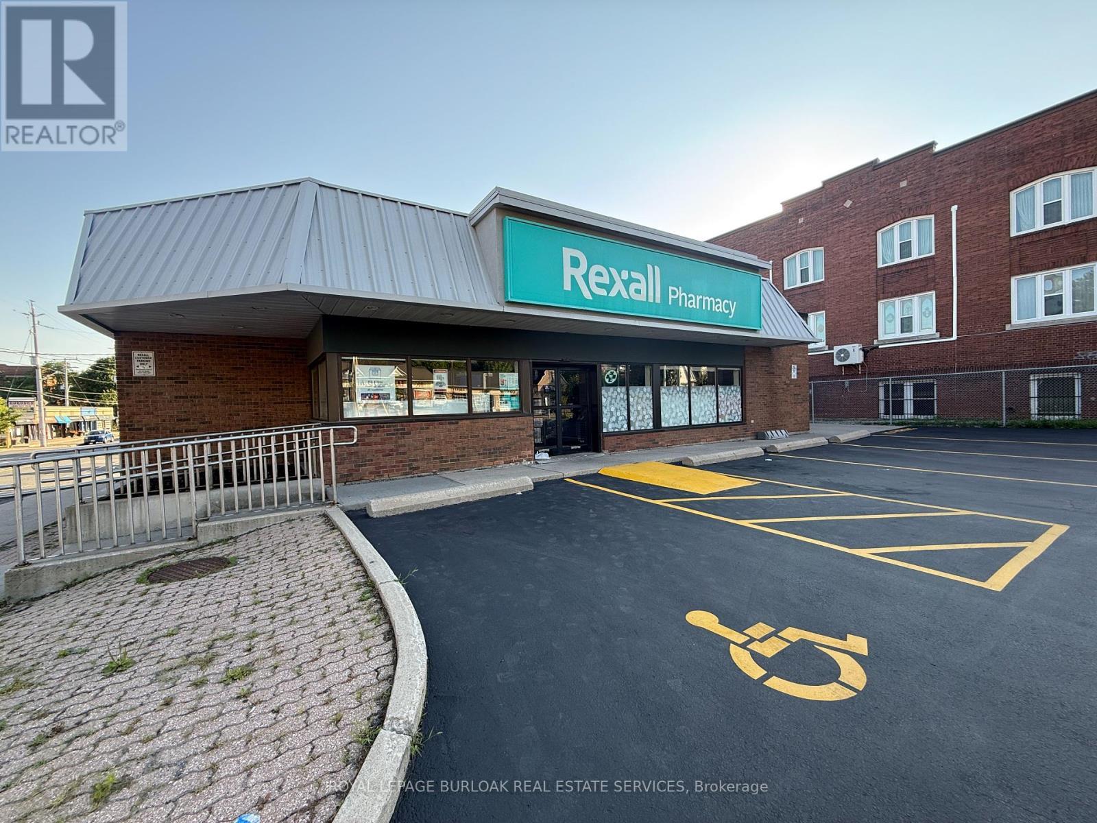 331 Dundurn Street S, Hamilton, ON