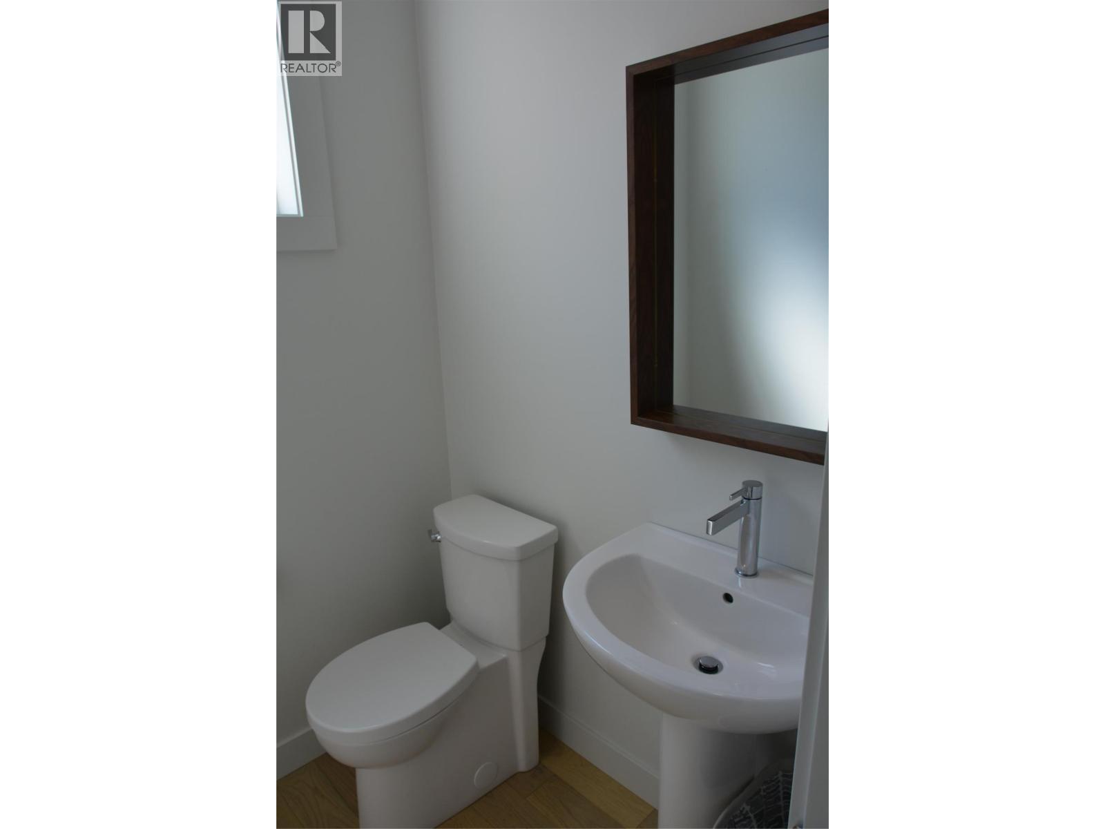 1393 9Th Avenue Unit# 104, Kamloops, BC - Indoor Photo Showing Bathroom