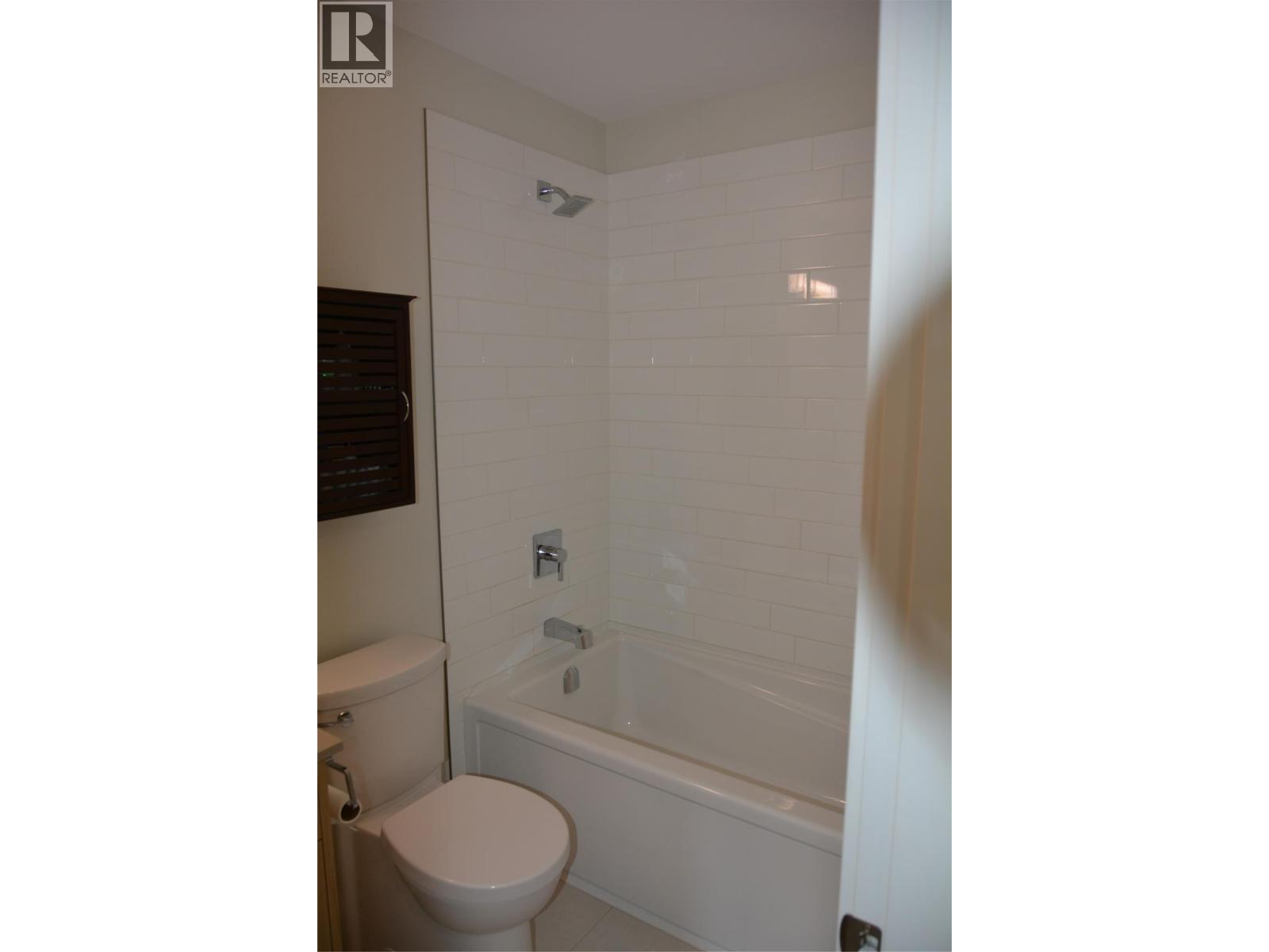 1393 9Th Avenue Unit# 104, Kamloops, BC - Indoor Photo Showing Bathroom