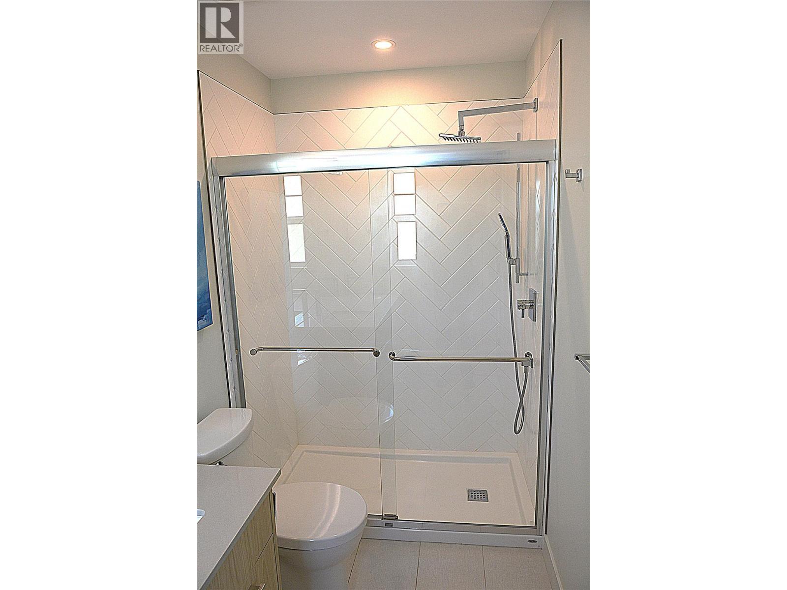 1393 9Th Avenue Unit# 104, Kamloops, BC - Indoor Photo Showing Bathroom