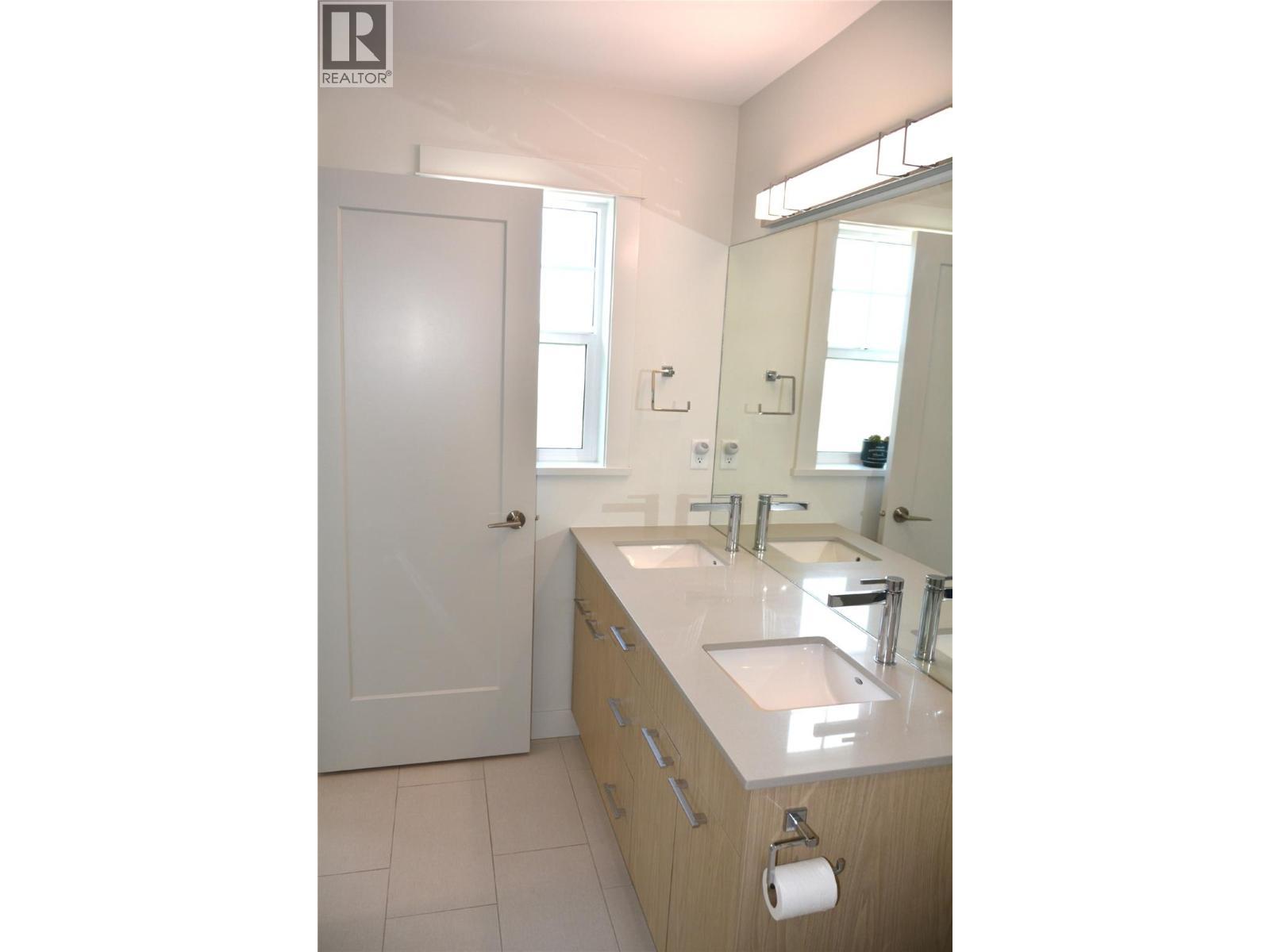 1393 9Th Avenue Unit# 104, Kamloops, BC - Indoor Photo Showing Bathroom