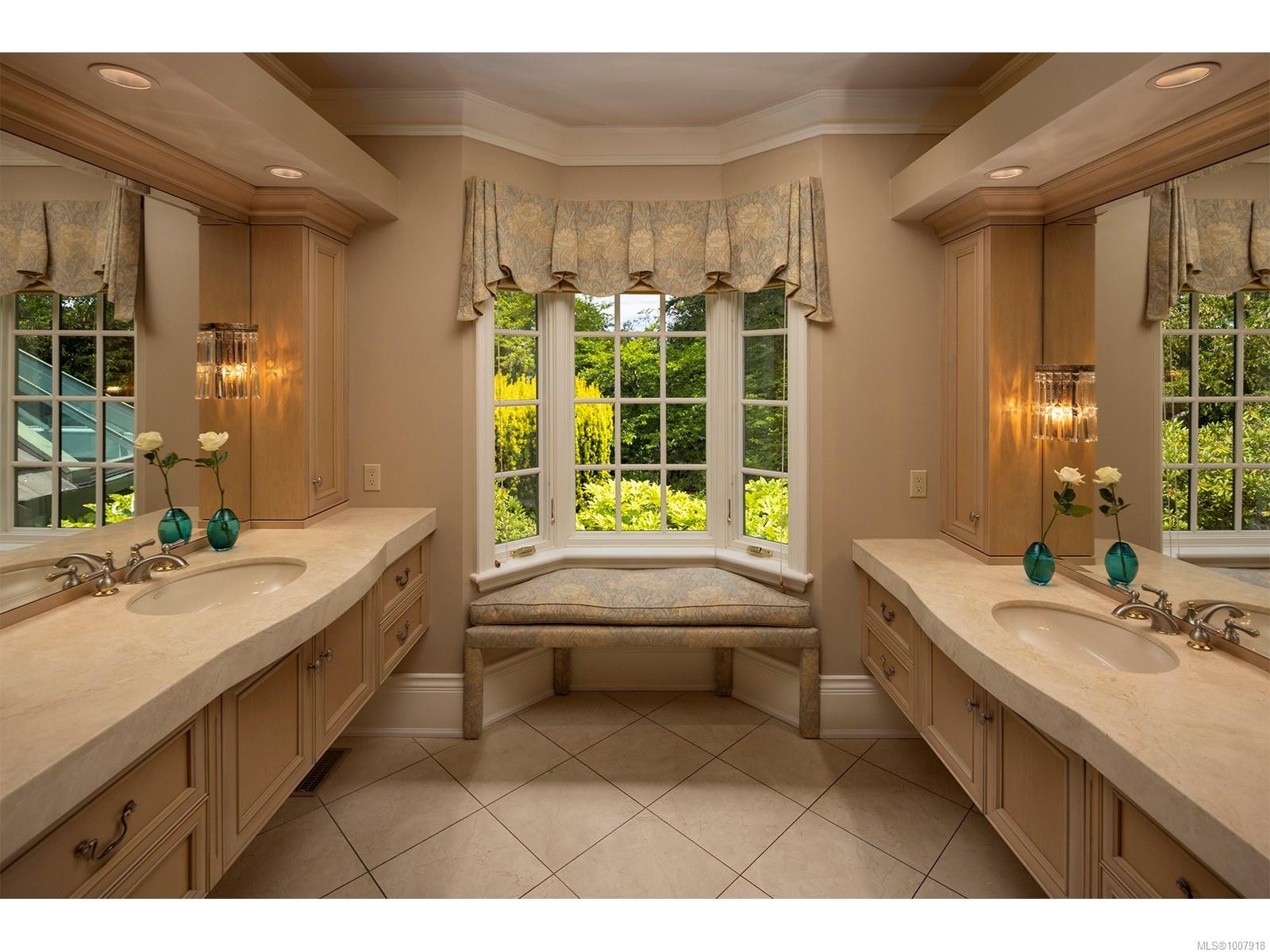 3445 Beach Dr, Oak Bay, BC