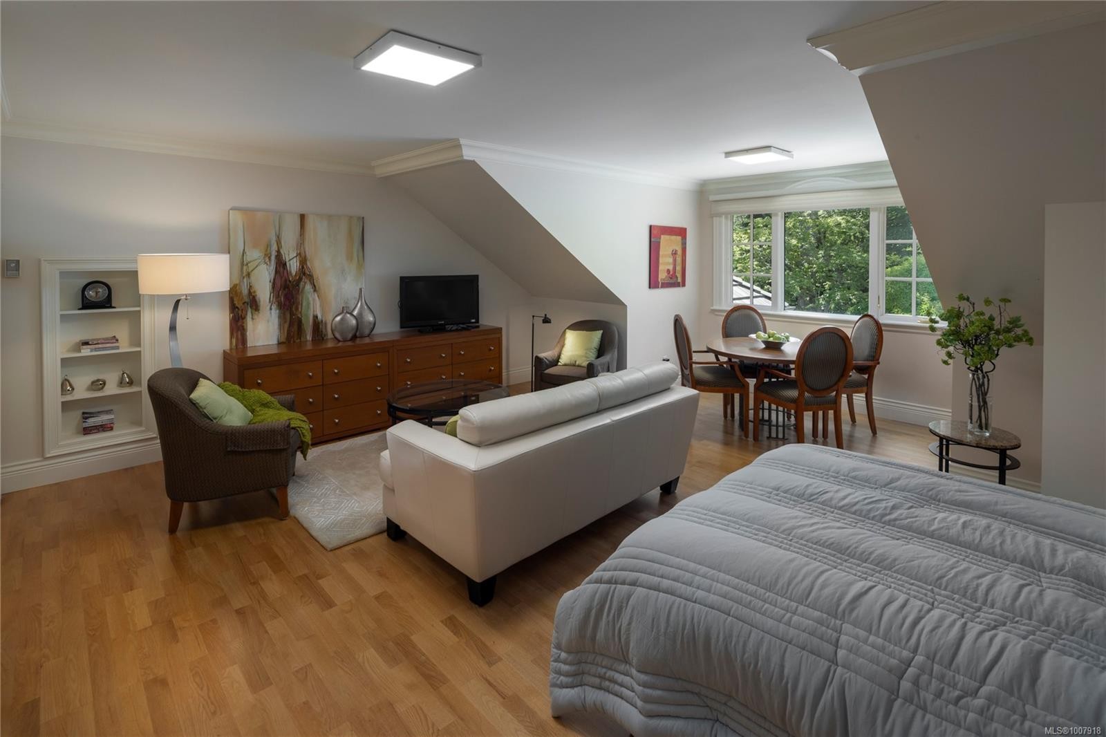 3445 Beach Dr, Oak Bay, BC