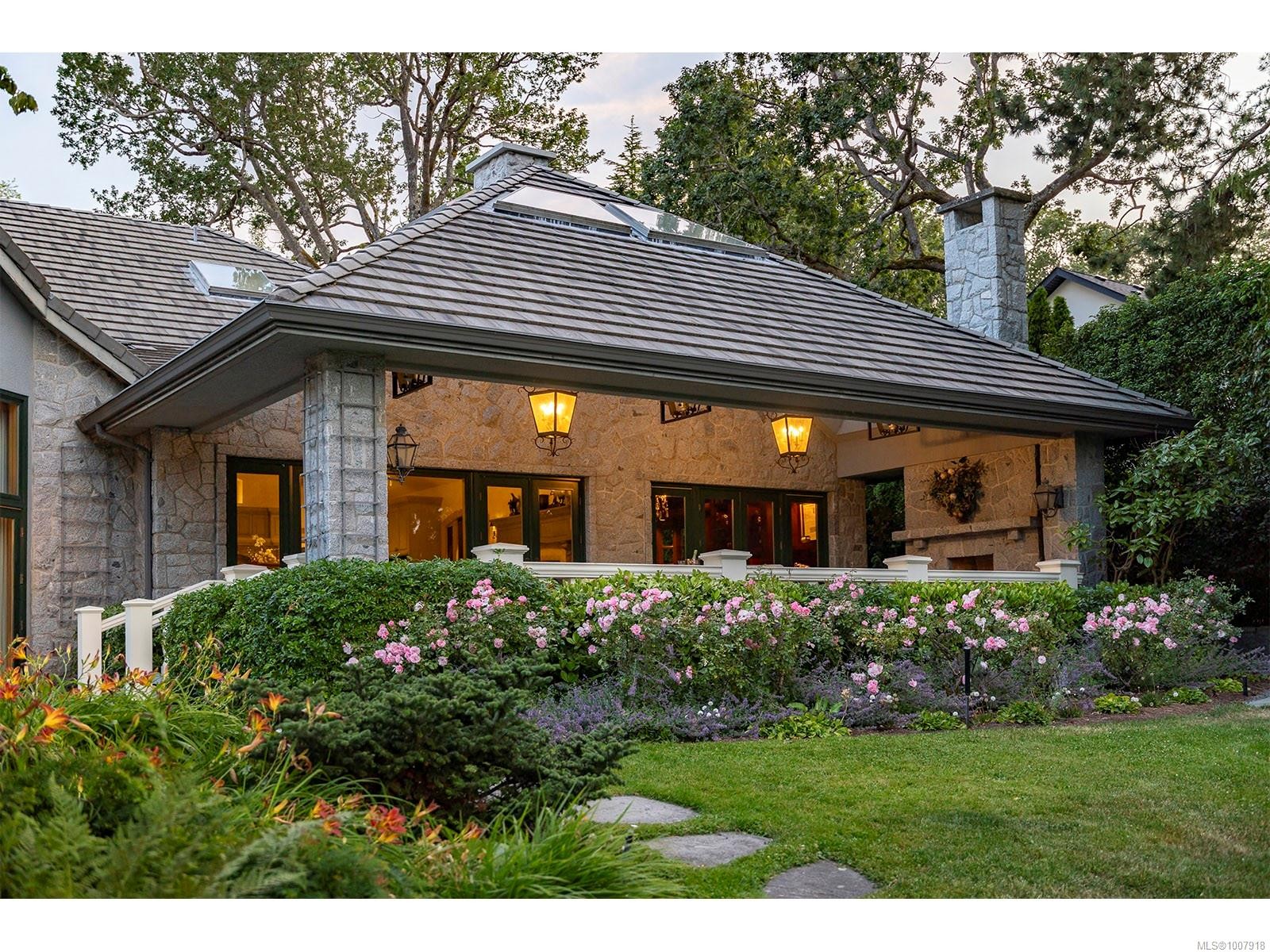 3445 Beach Dr, Oak Bay, BC