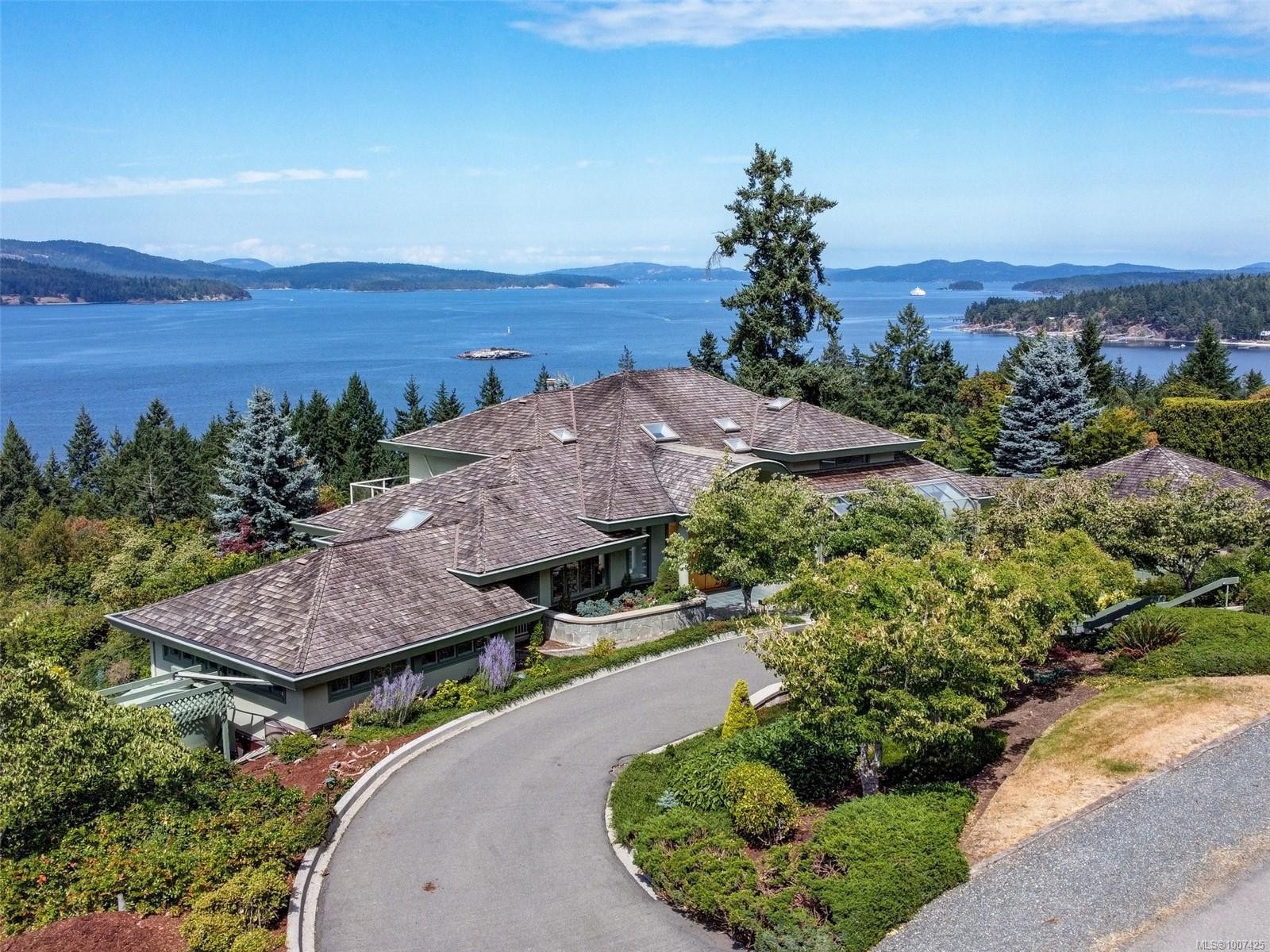 1360 Cloake Hill Rd, North Saanich, BC