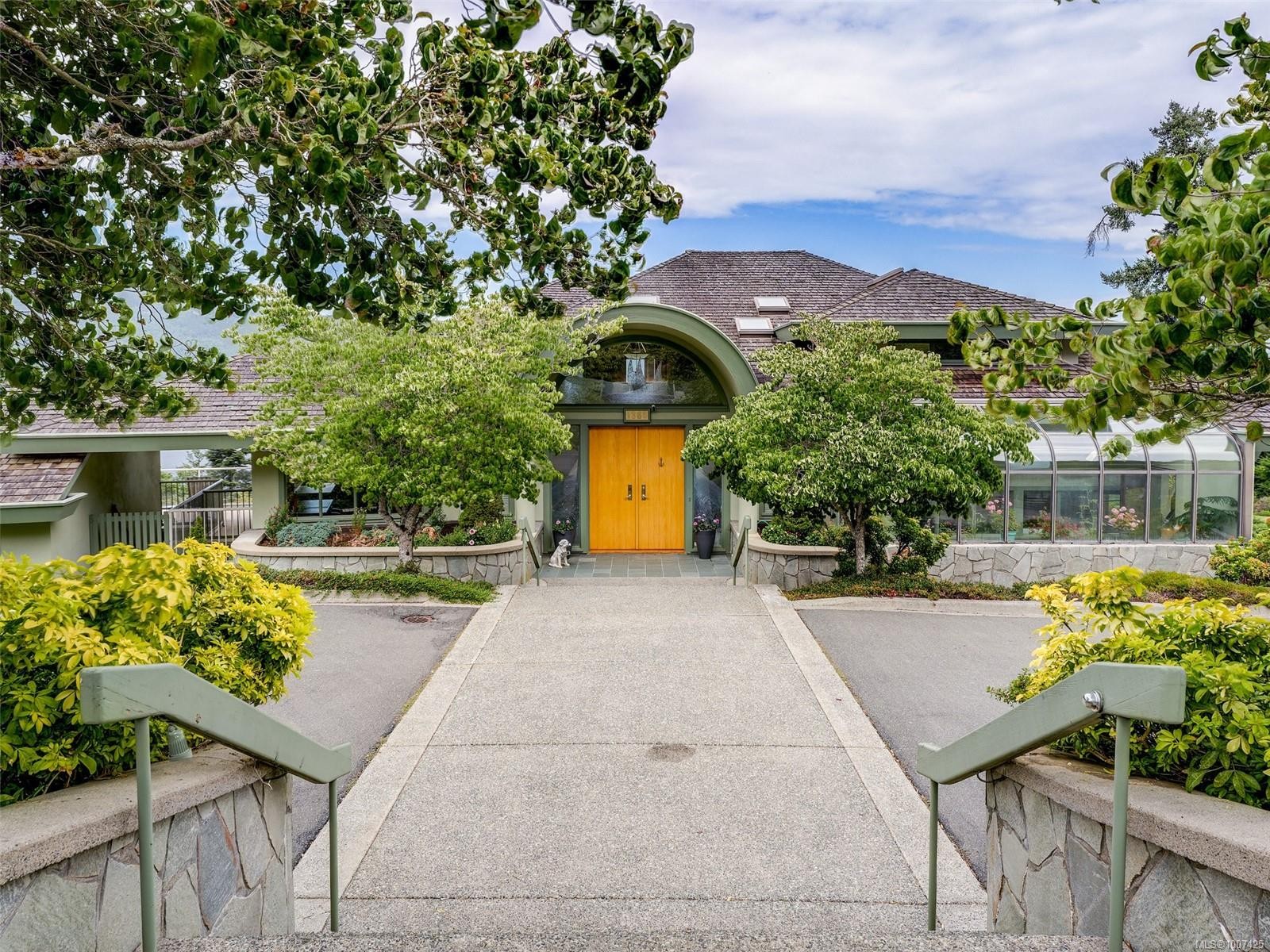 1360 Cloake Hill Rd, North Saanich, BC