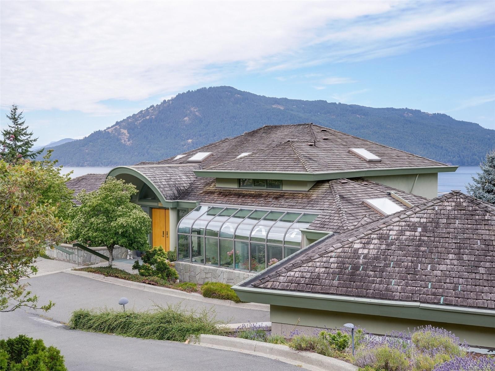 1360 Cloake Hill Rd, North Saanich, BC