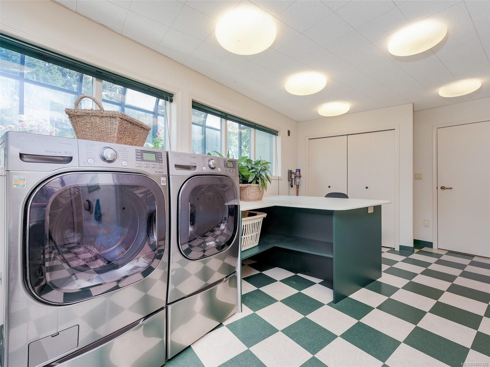 1360 Cloake Hill Rd, North Saanich, BC