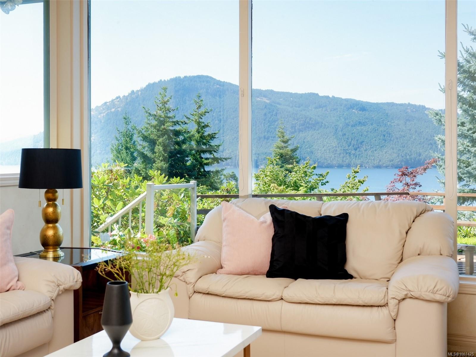 1360 Cloake Hill Rd, North Saanich, BC