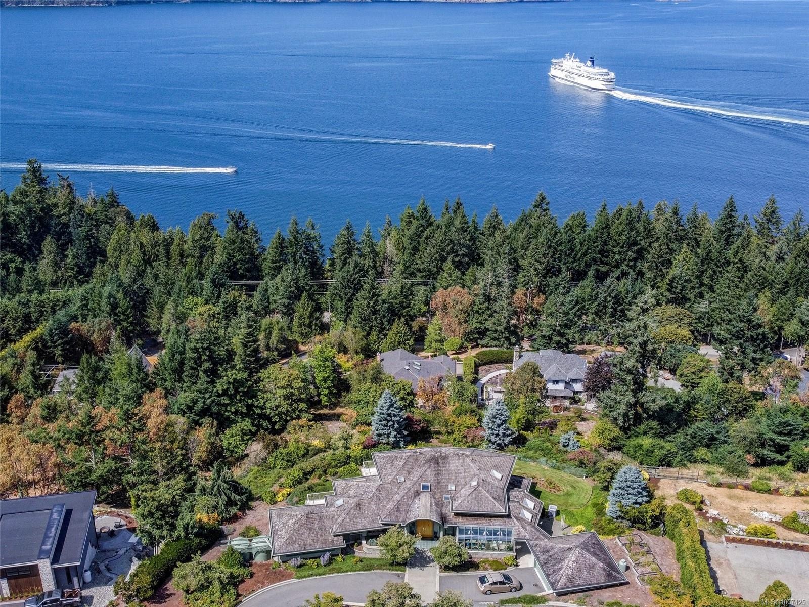 1360 Cloake Hill Rd, North Saanich, BC