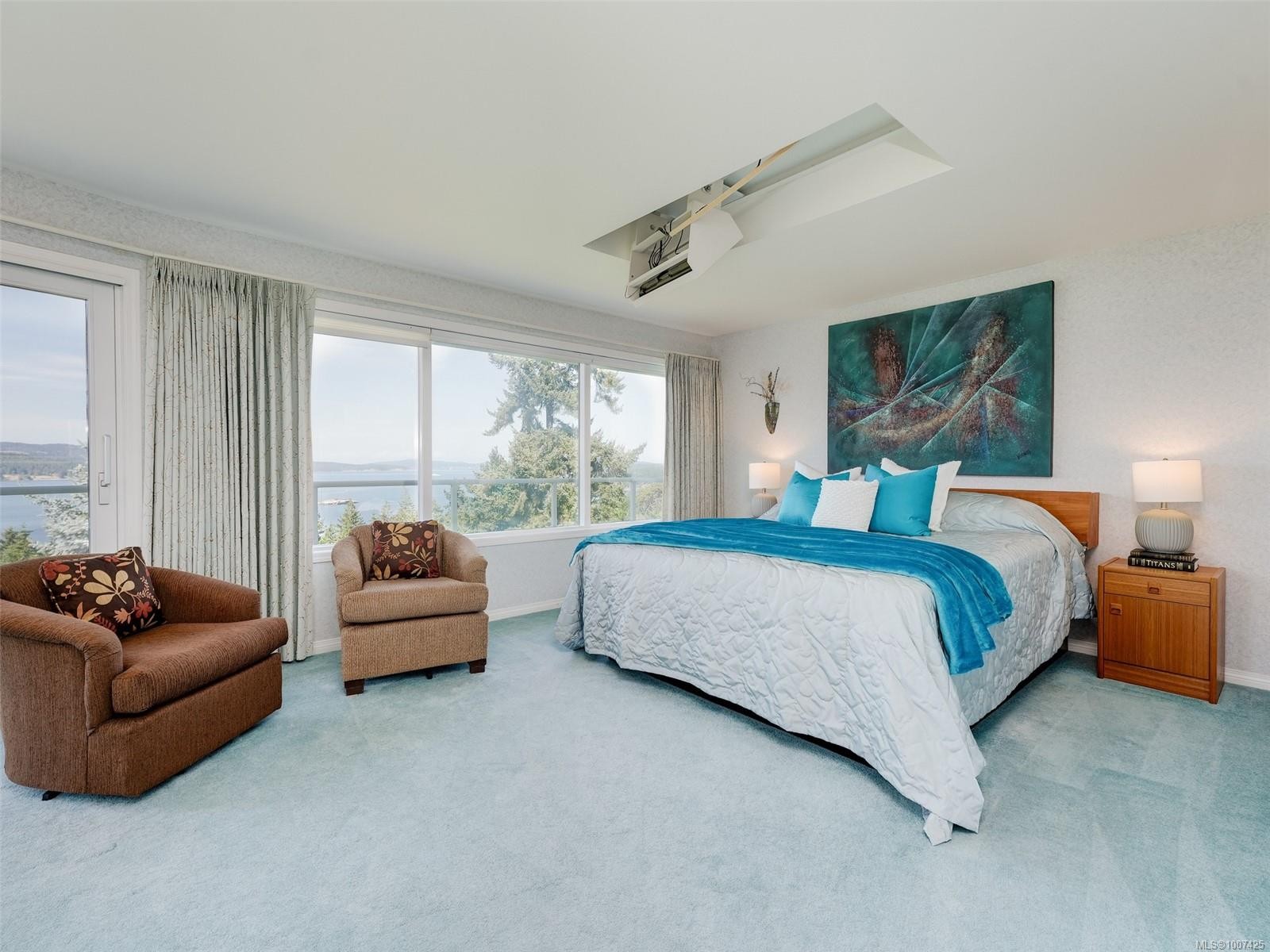 1360 Cloake Hill Rd, North Saanich, BC