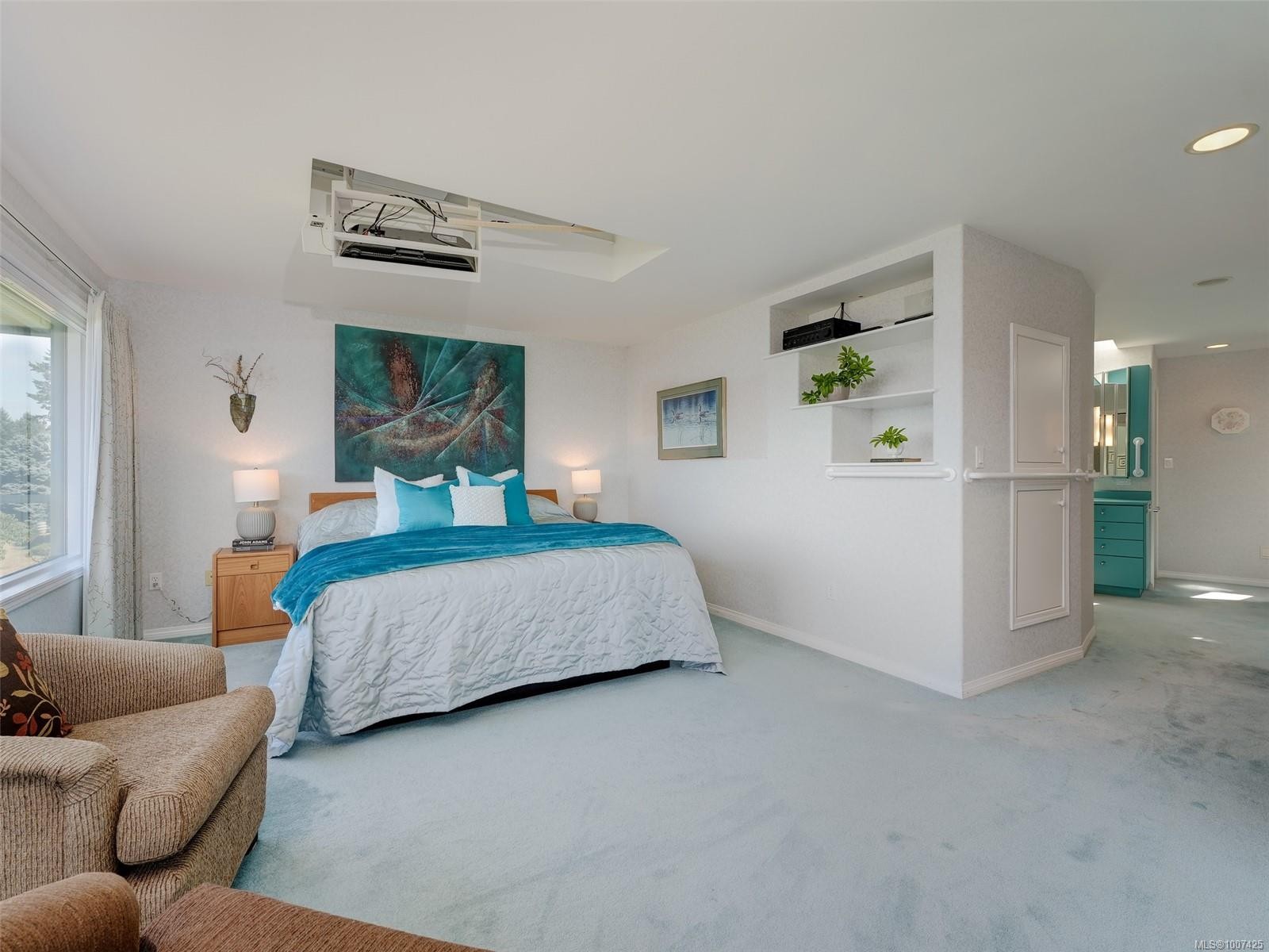 1360 Cloake Hill Rd, North Saanich, BC