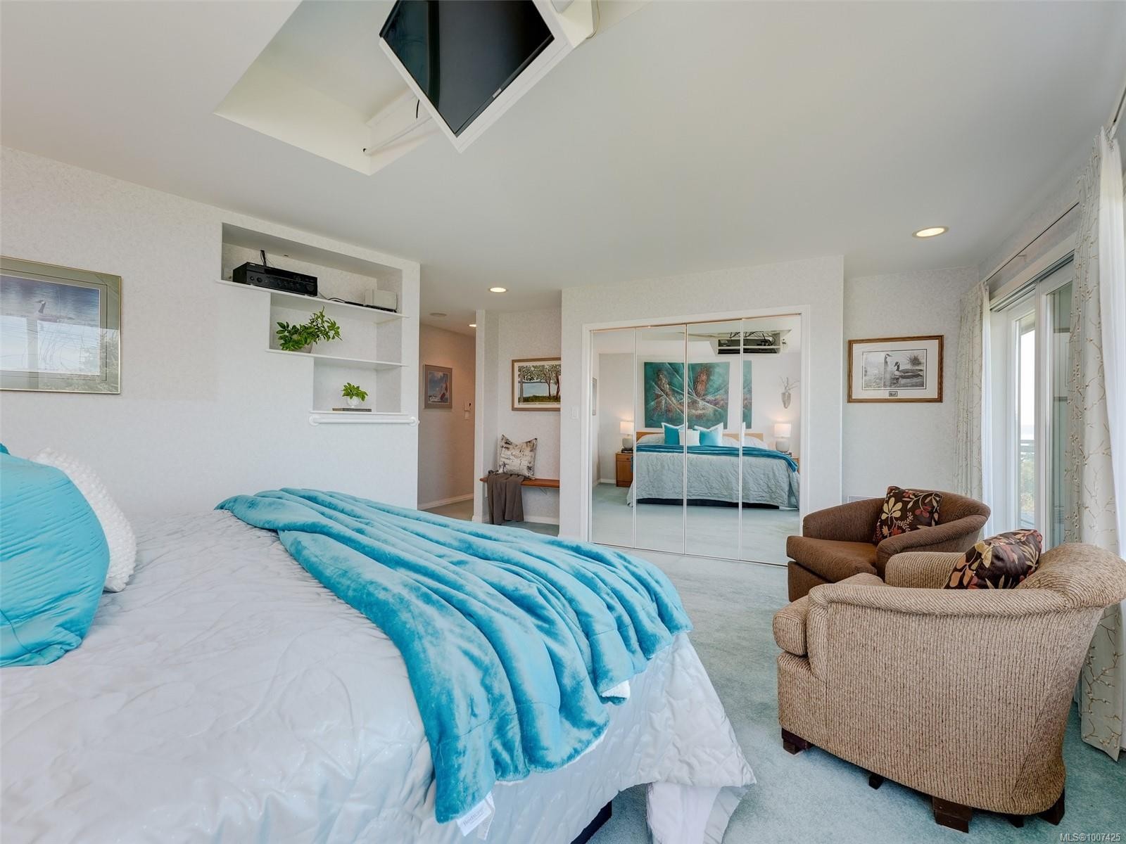 1360 Cloake Hill Rd, North Saanich, BC