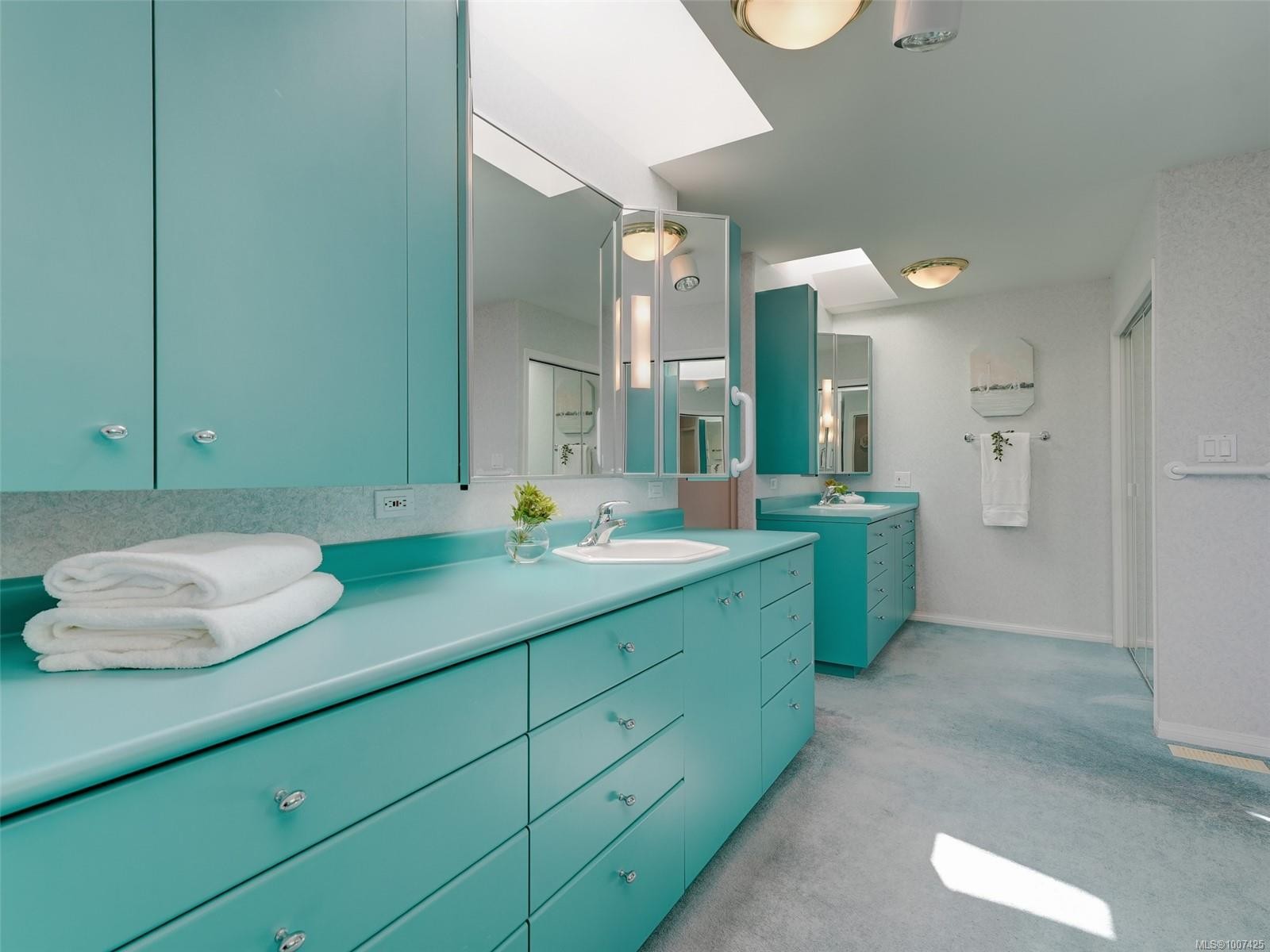 1360 Cloake Hill Rd, North Saanich, BC