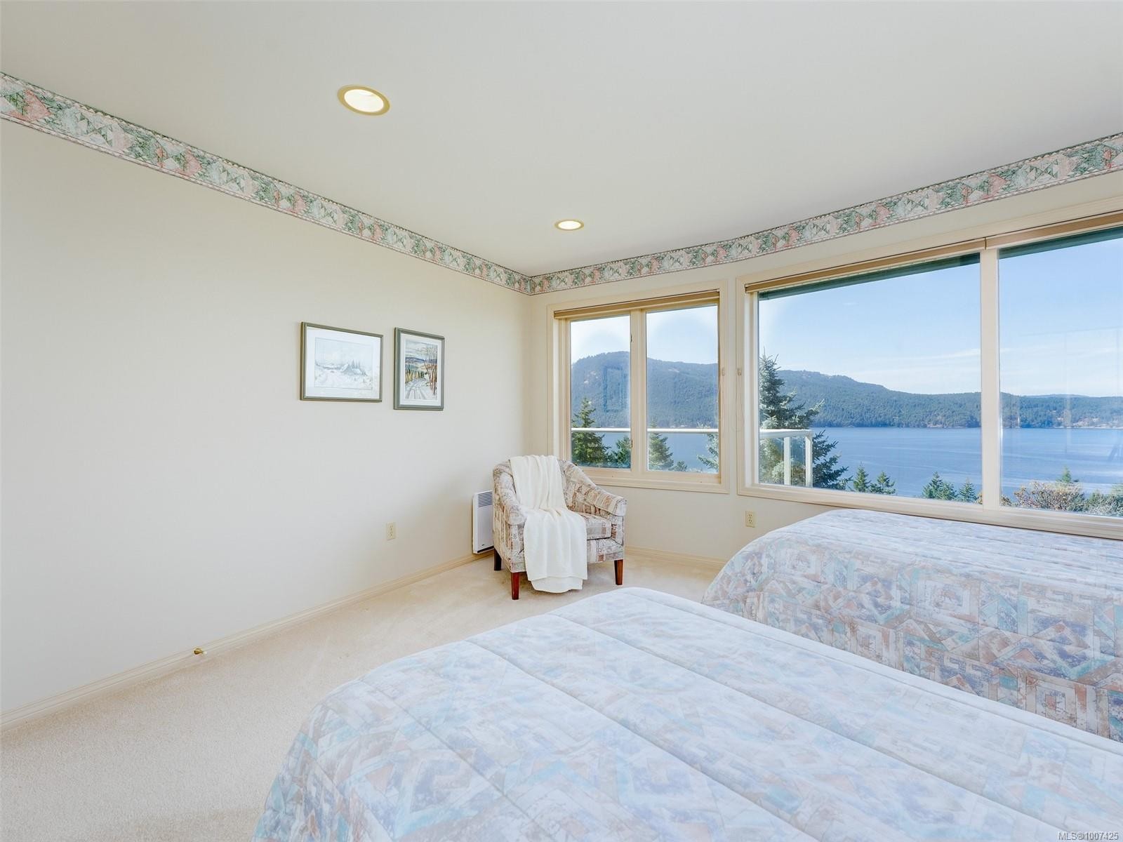 1360 Cloake Hill Rd, North Saanich, BC