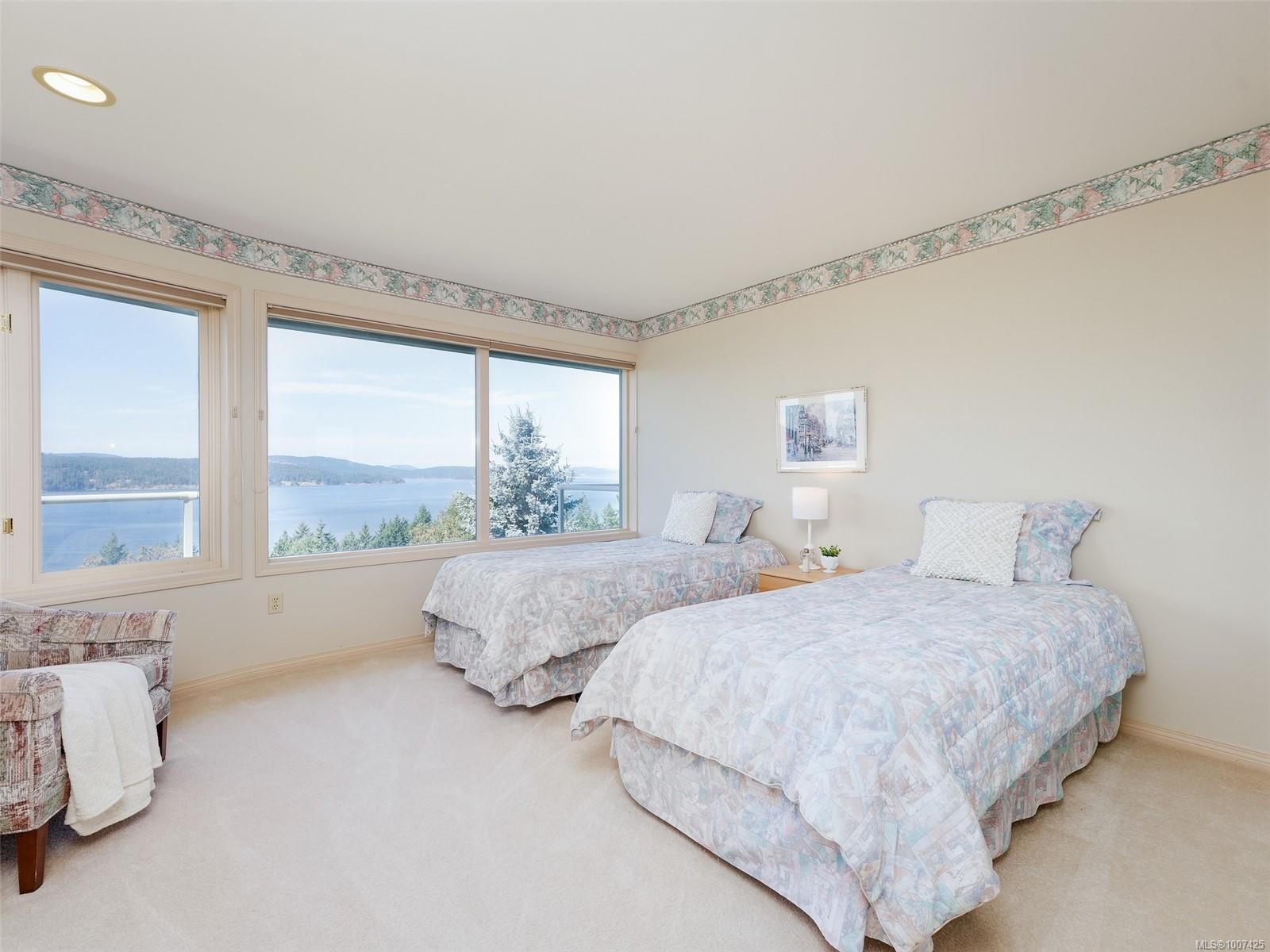 1360 Cloake Hill Rd, North Saanich, BC