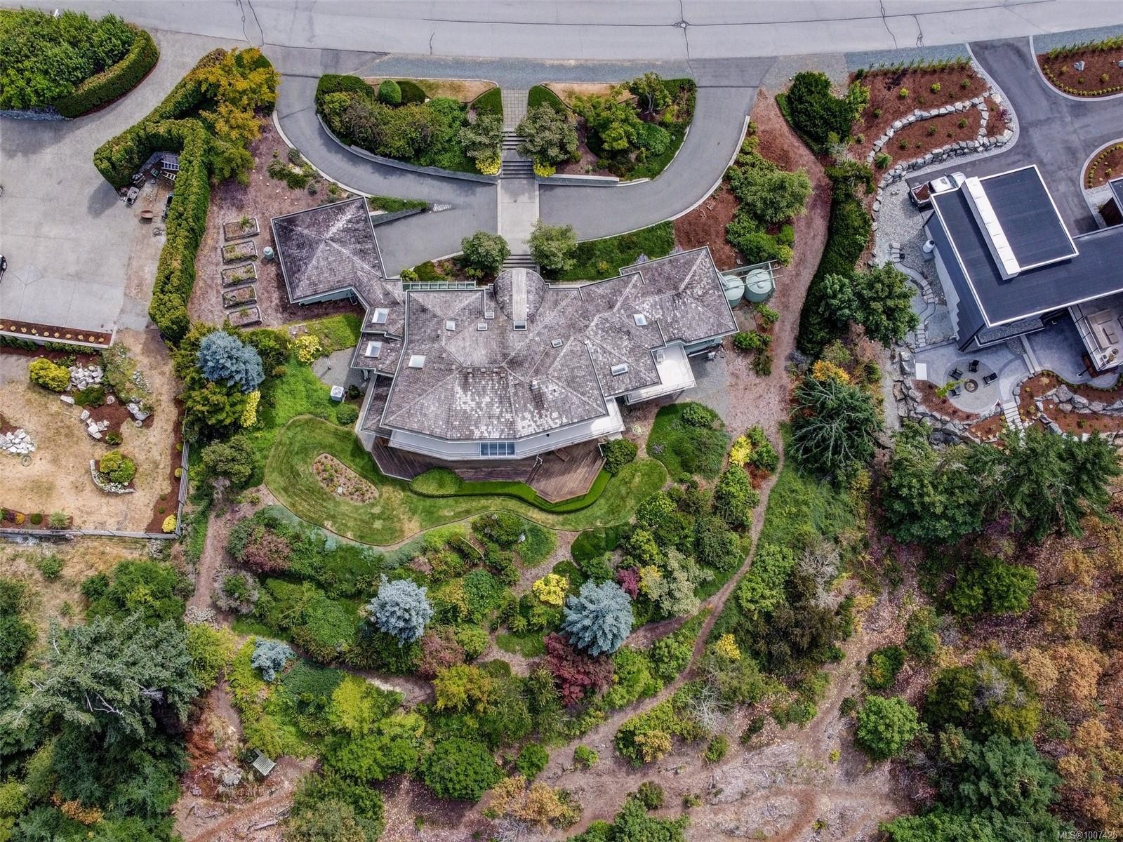 1360 Cloake Hill Rd, North Saanich, BC