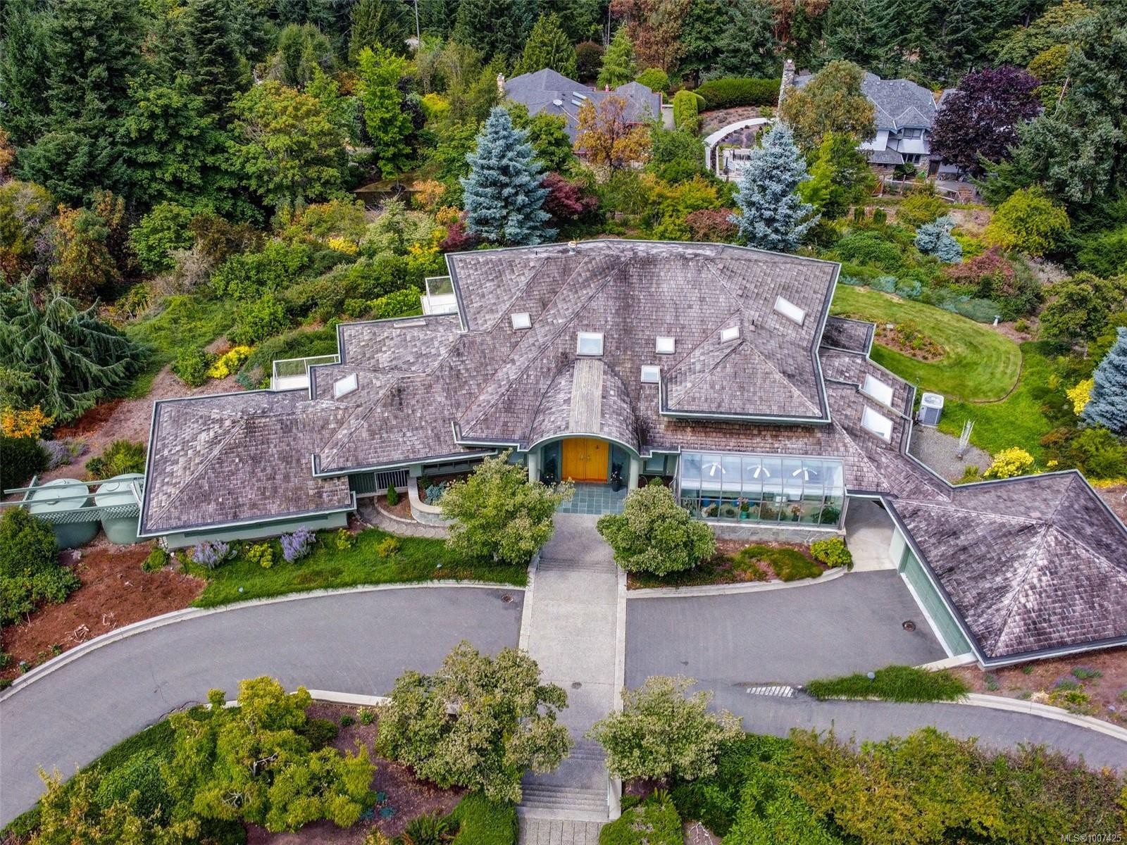 1360 Cloake Hill Rd, North Saanich, BC