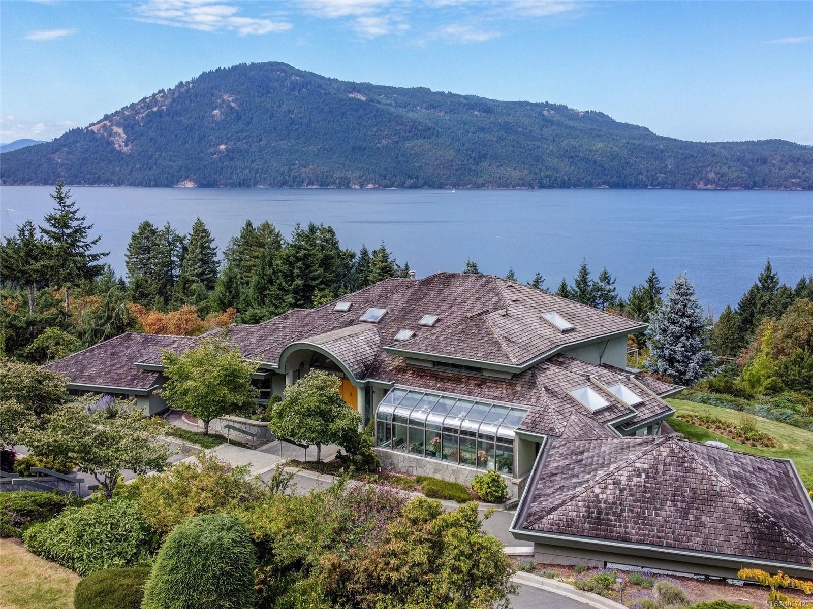 1360 Cloake Hill Rd, North Saanich, BC