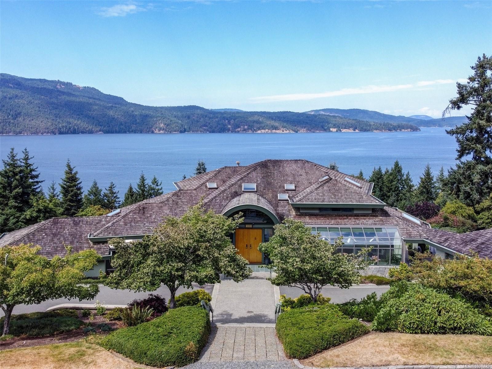 1360 Cloake Hill Rd, North Saanich, BC