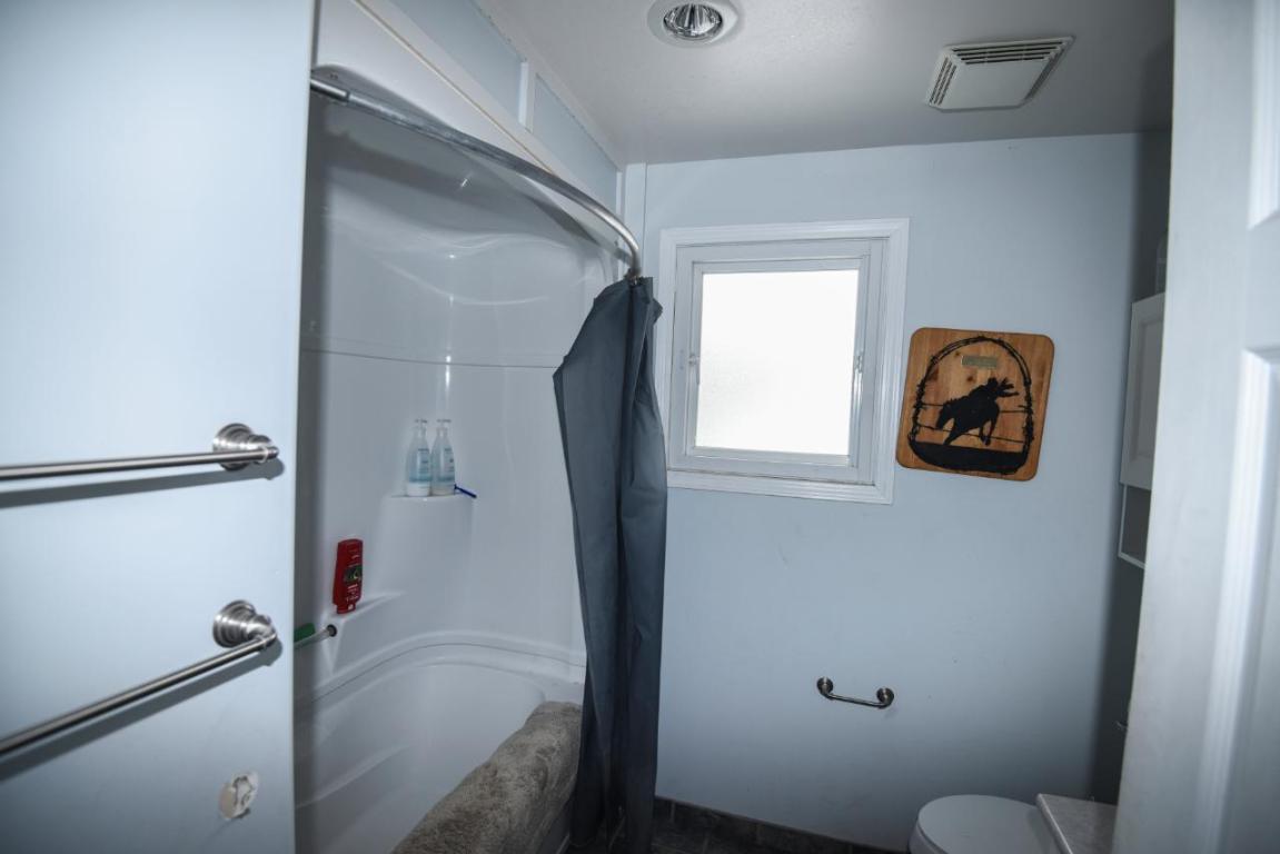 1404 Soues Street, Clinton, BC - Indoor Photo Showing Bathroom