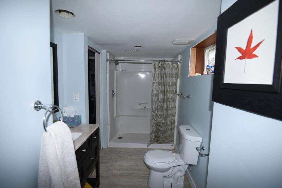 1404 Soues Street, Clinton, BC - Indoor Photo Showing Bathroom