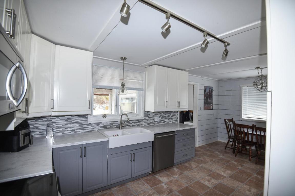 1404 Soues Street, Clinton, BC - Indoor Photo Showing Kitchen