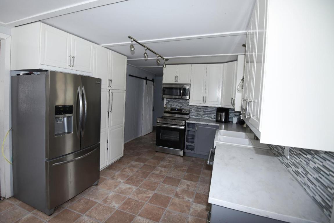 1404 Soues Street, Clinton, BC - Indoor Photo Showing Kitchen