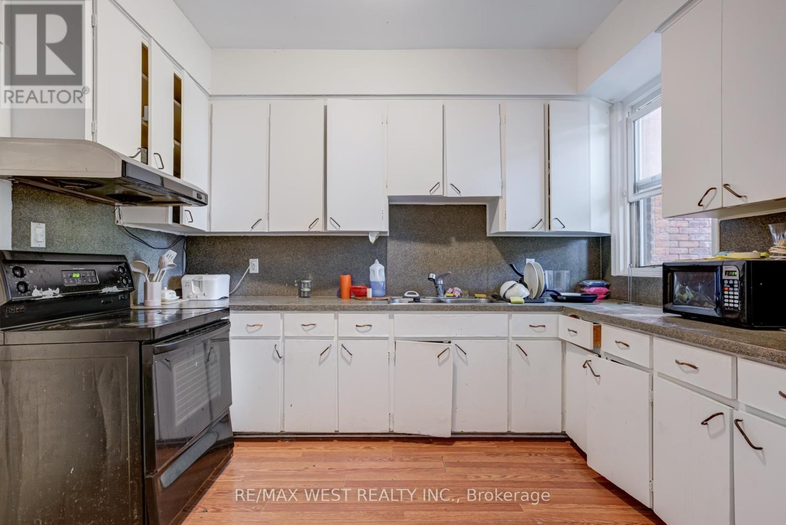 673 Wilson Street, Hamilton, ON - Indoor Photo Showing Kitchen