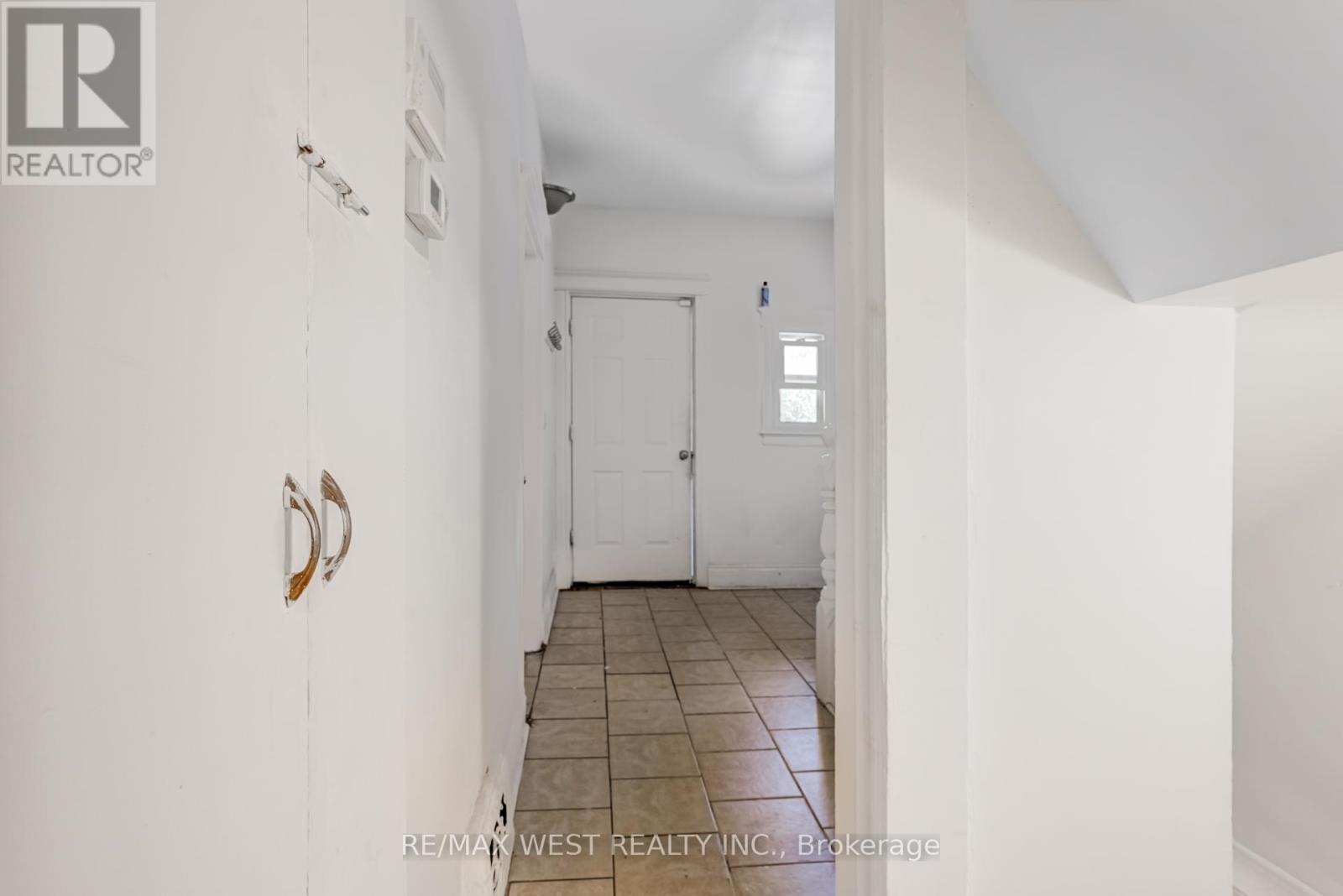 673 Wilson Street, Hamilton, ON - Indoor Photo Showing Other Room