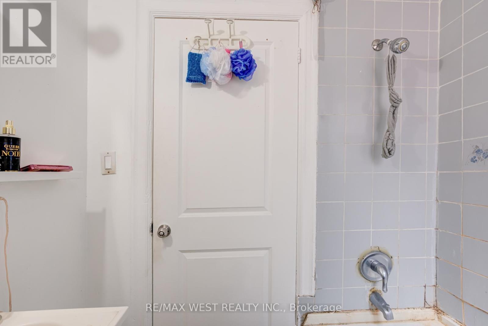 673 Wilson Street, Hamilton, ON - Indoor Photo Showing Bathroom