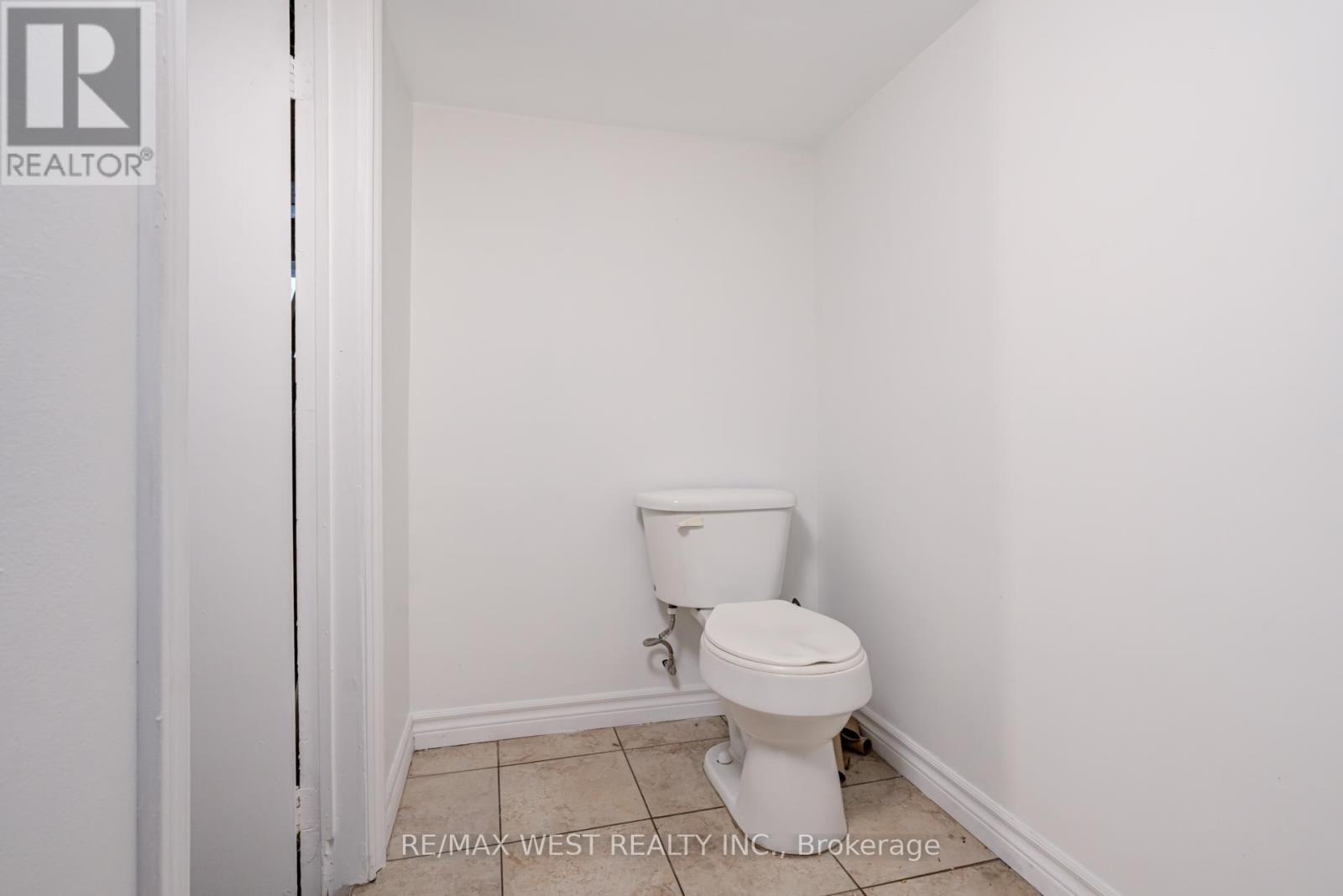 673 Wilson Street, Hamilton, ON - Indoor Photo Showing Bathroom