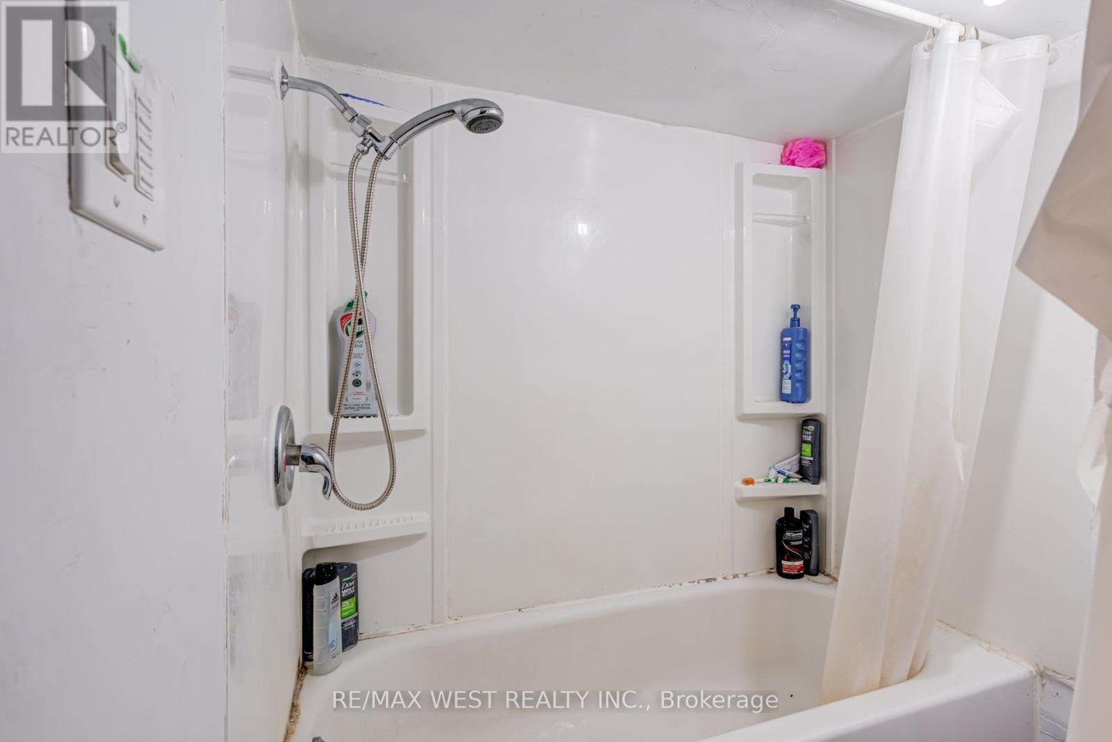 673 Wilson Street, Hamilton, ON - Indoor Photo Showing Bathroom