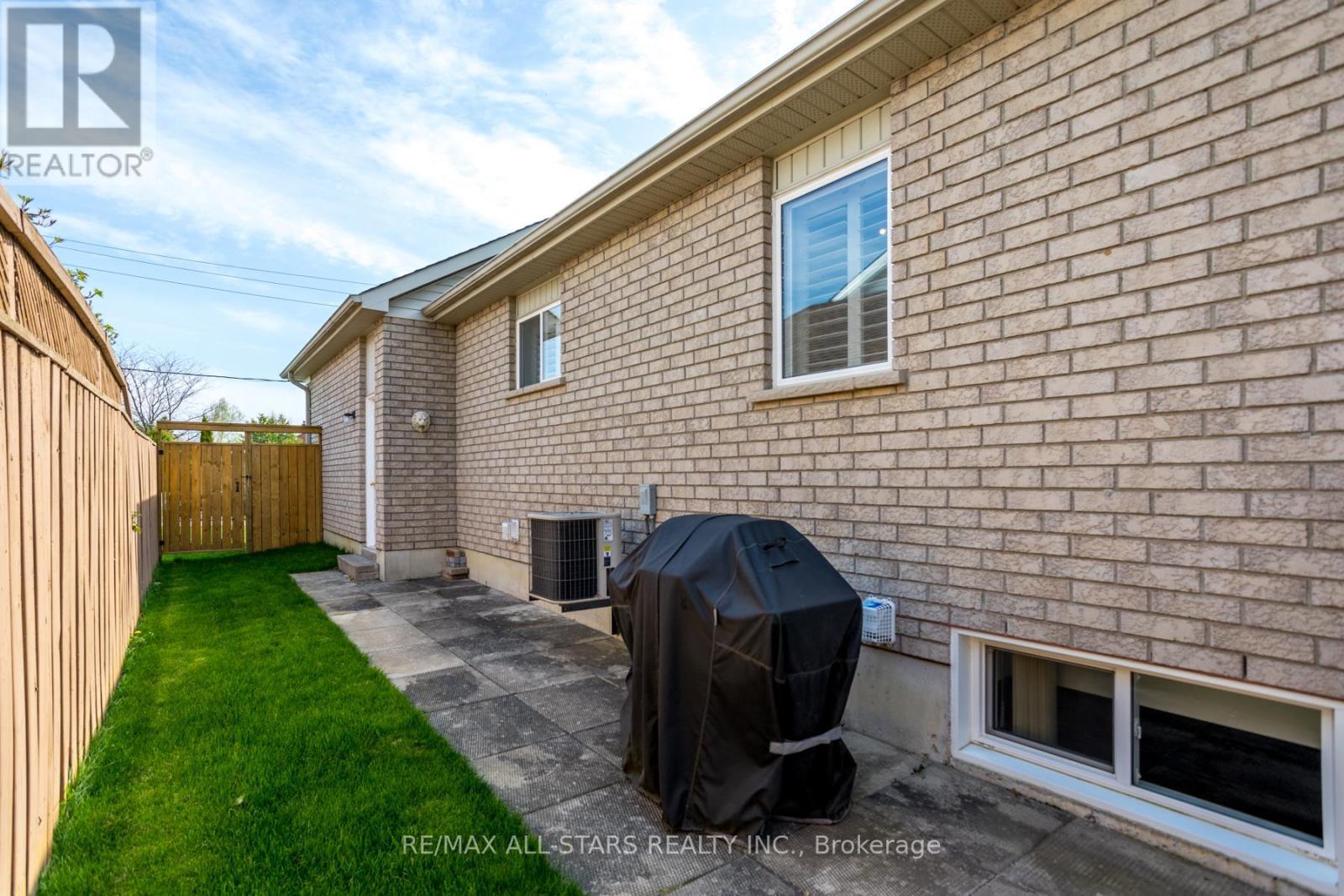 25 Sylvester Drive, Kawartha Lakes (Lindsay), ON - Outdoor With Exterior