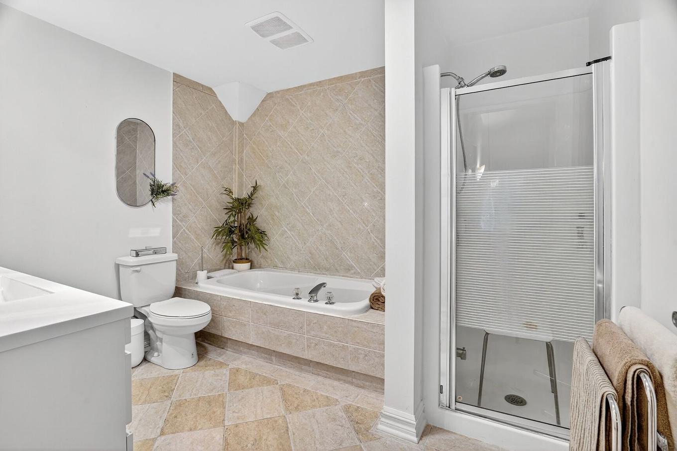 Salle de bains attenante à la CCP - 201-828 Av. Querbes, Montréal (Outremont), QC - Indoor Photo Showing Bathroom