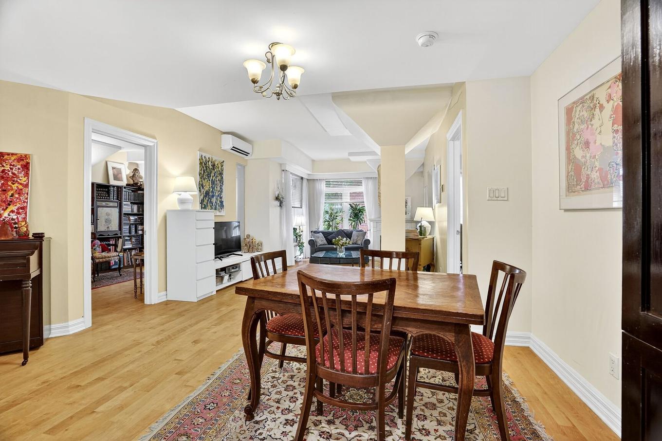 Salle à manger - 201-828 Av. Querbes, Montréal (Outremont), QC - Indoor Photo Showing Dining Room