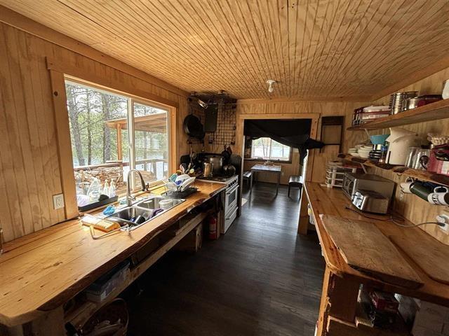 1 Viking Island, Eagle Lake, ON - Indoor