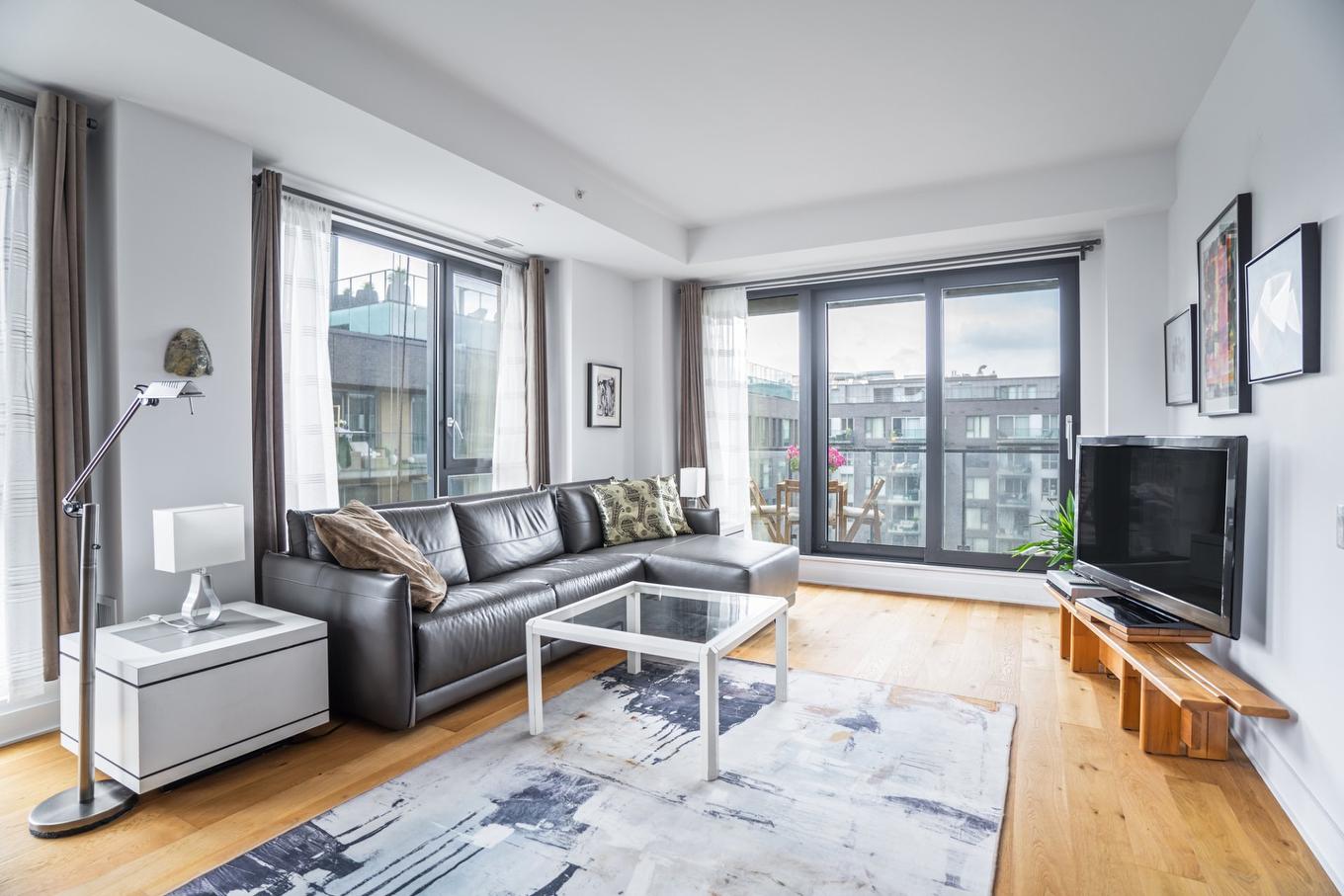 Salon - 810-1458 Rue Des Bassins, Montréal (Le Sud-Ouest), QC - Indoor Photo Showing Living Room