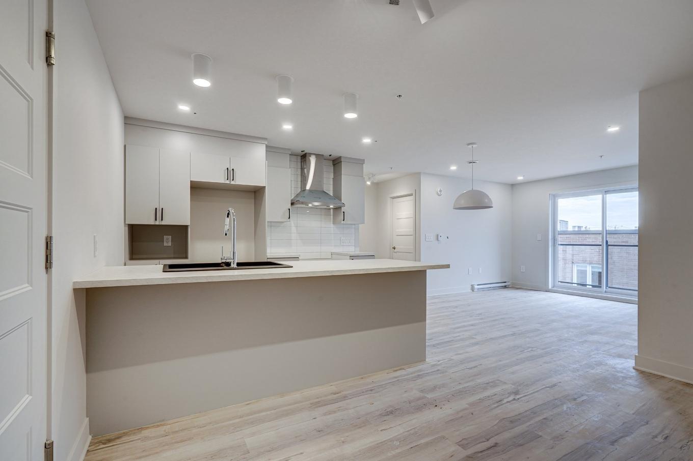 Kitchen - 404-101 Rue Salaberry, Salaberry-De-Valleyfield, QC - Indoor Photo Showing Kitchen