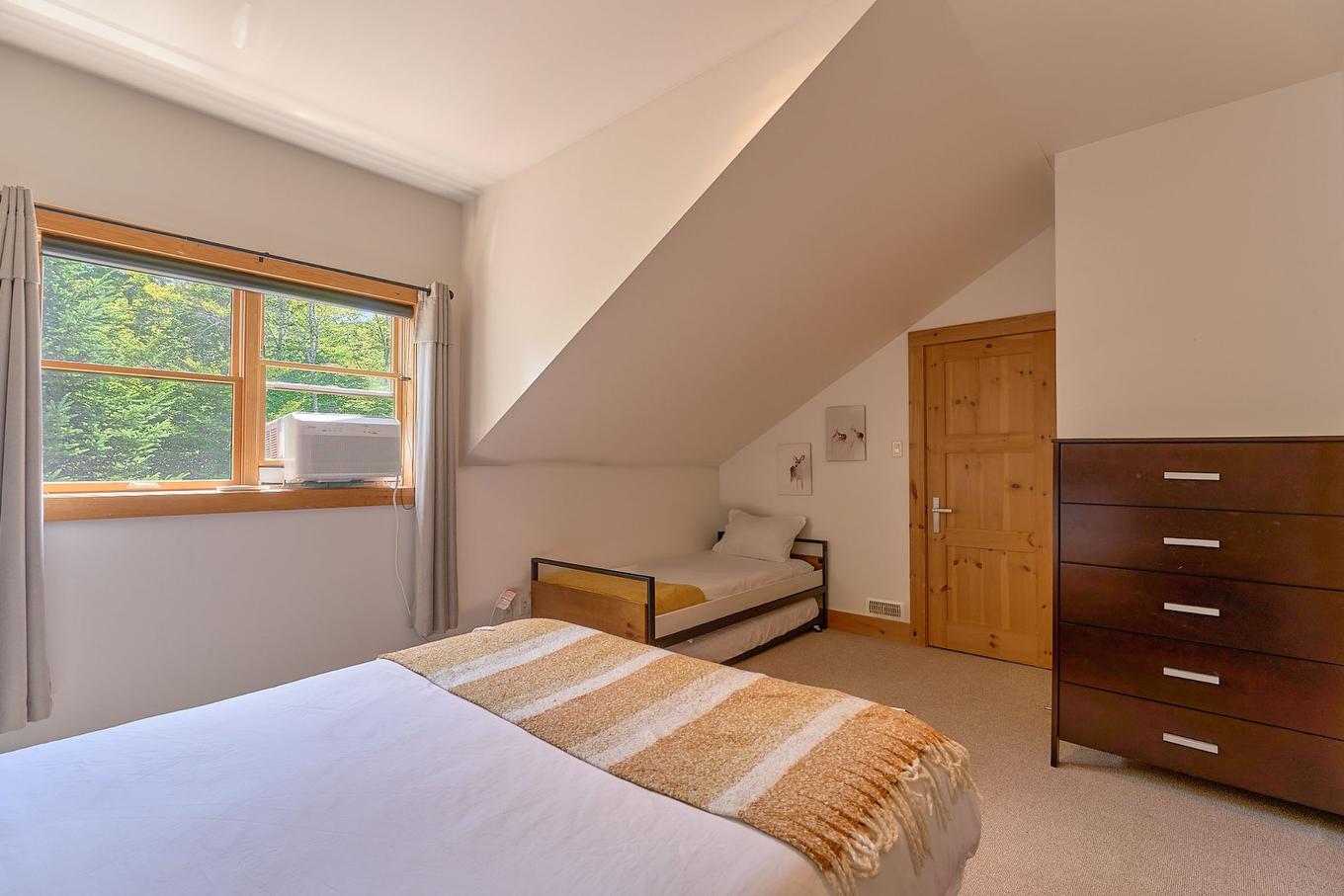 Chambre à coucher - 31-1 Imp. De La Genèse, Lac-Supérieur, QC - Indoor Photo Showing Bedroom