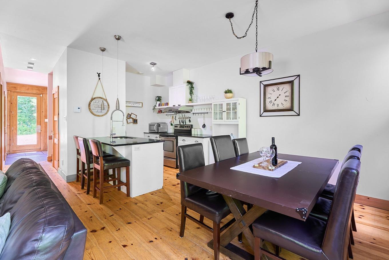 Vue d'ensemble - 31-1 Imp. De La Genèse, Lac-Supérieur, QC - Indoor Photo Showing Dining Room