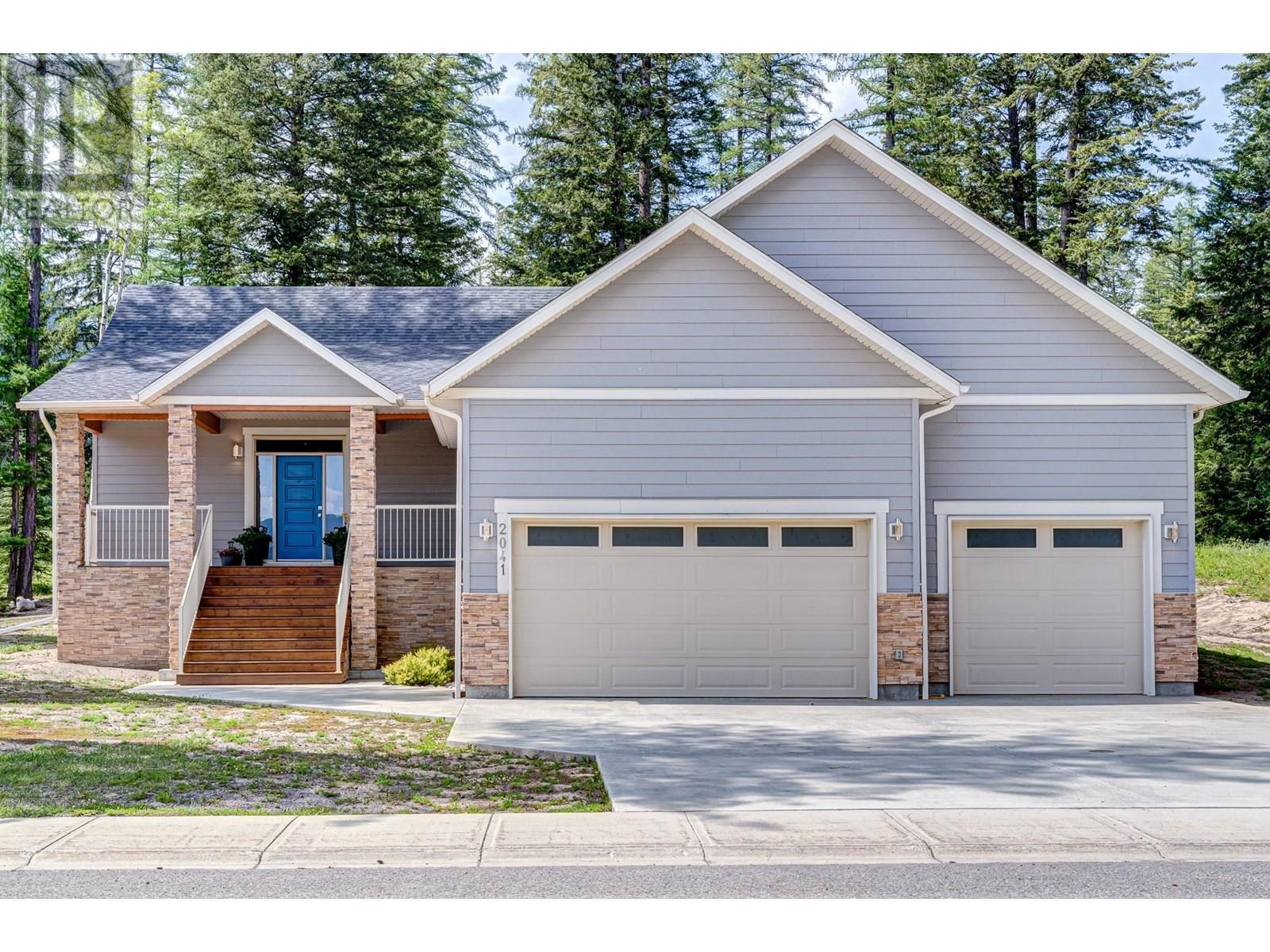2041 Golden Eagle Drive, Sparwood, BC - Outdoor With Facade