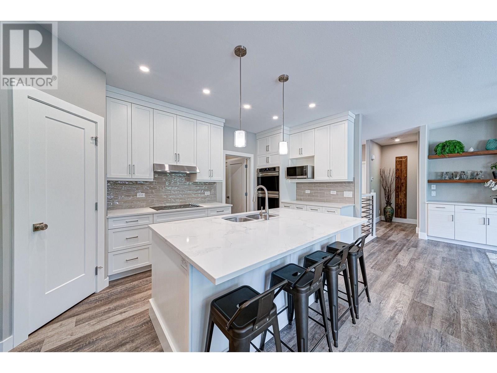 2041 Golden Eagle Drive, Sparwood, BC - Indoor Photo Showing Kitchen With Upgraded Kitchen