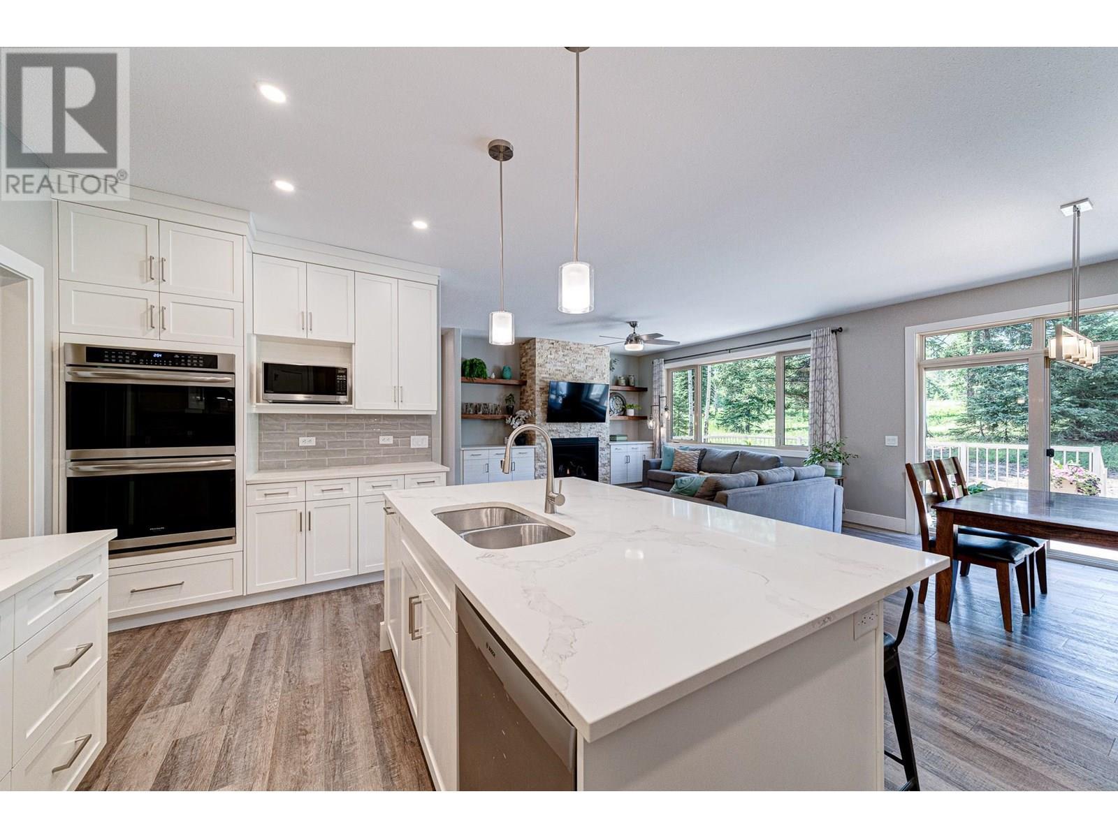 2041 Golden Eagle Drive, Sparwood, BC - Indoor Photo Showing Kitchen With Double Sink With Upgraded Kitchen