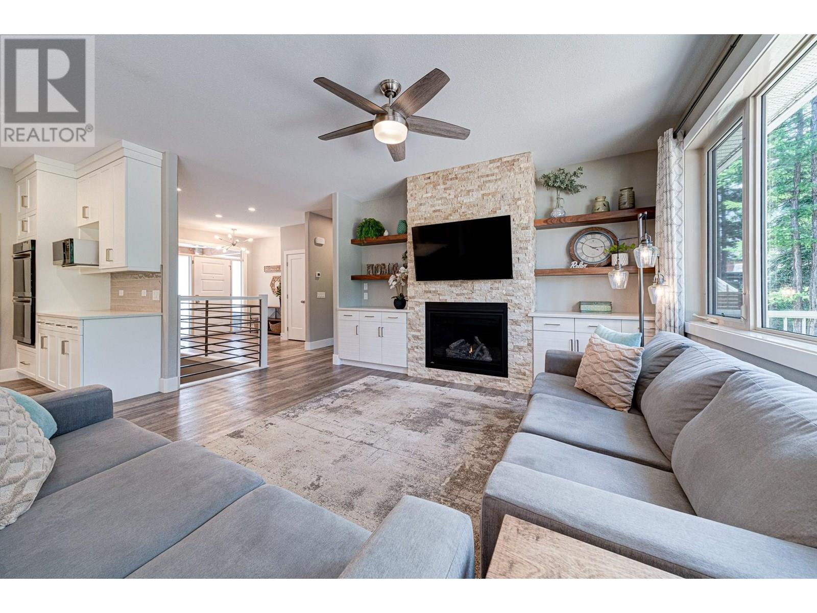 2041 Golden Eagle Drive, Sparwood, BC - Indoor Photo Showing Living Room With Fireplace